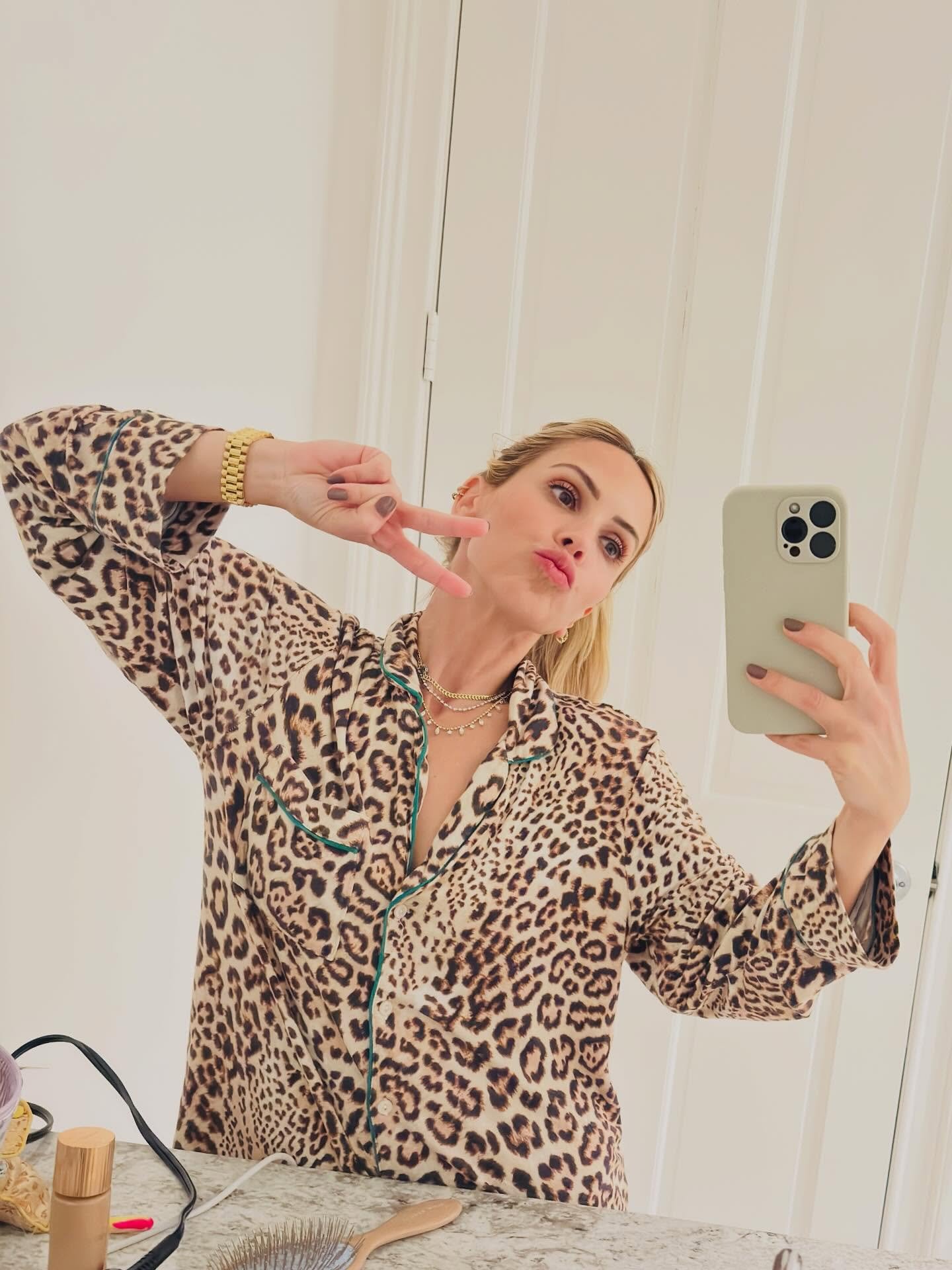 Peace 2025&hellip;too many more hotel bathroom selfies&hellip;and to anyone who wishes their year will be as amazing as this year&hellip;Fuck you 🖕🏻