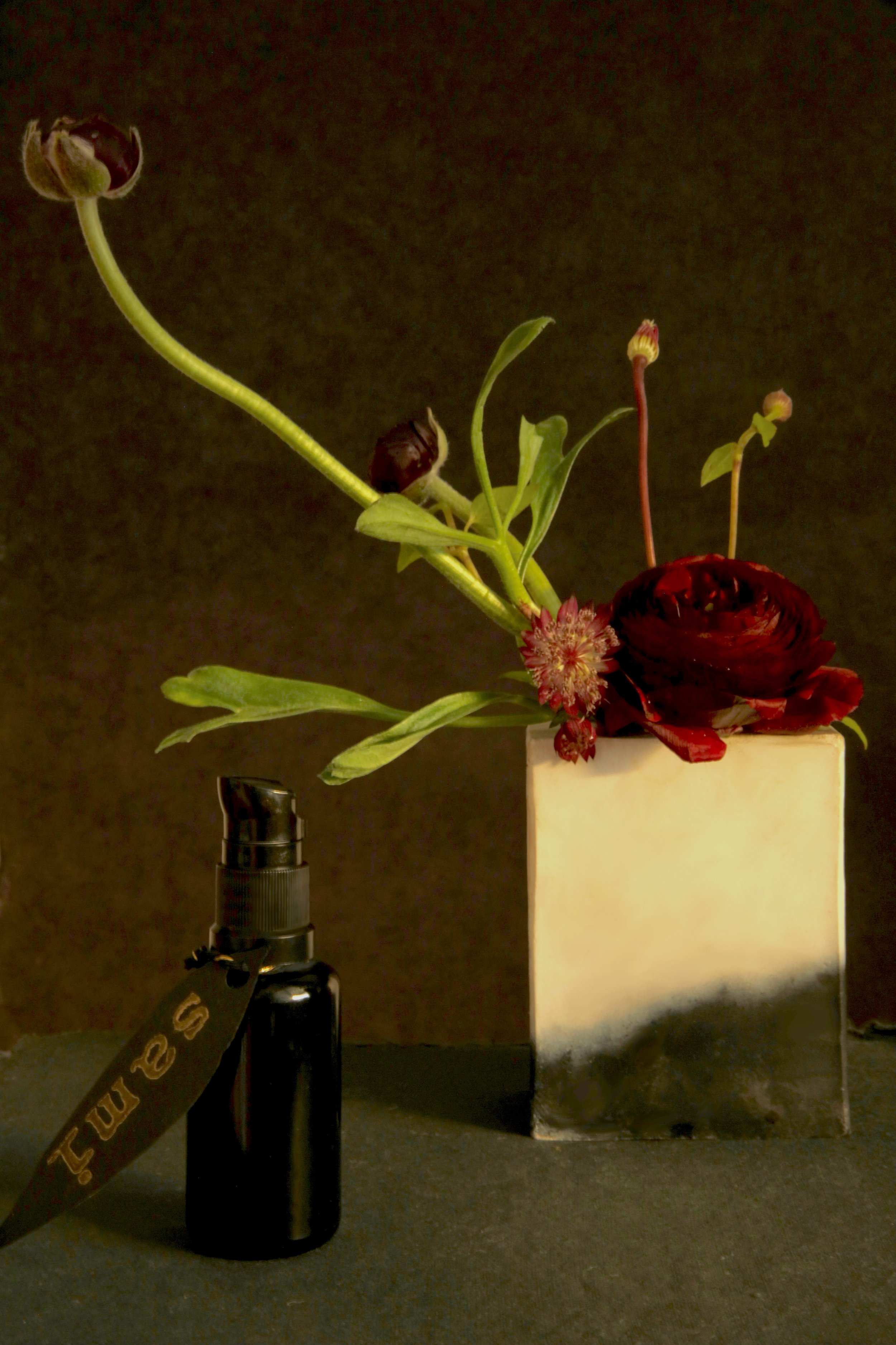 sami_face_elixir_dark_flowers.jpeg