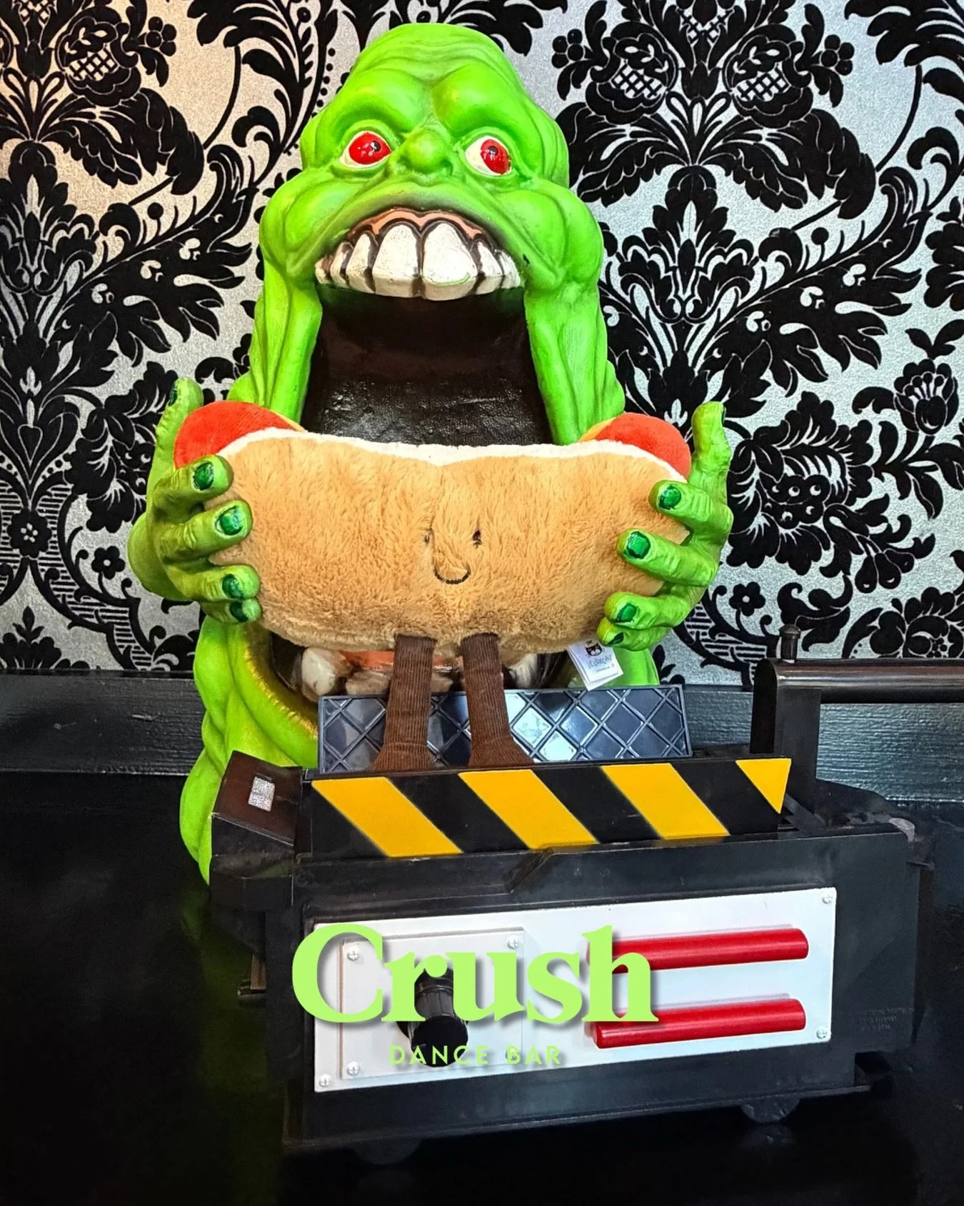 👻 Slimer heard there were hot dogs&hellip; and you know he couldn&rsquo;t resist 🌭💚 @djmattbailer at 4PM 🎶