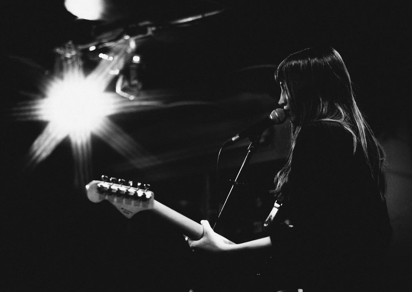 Last week at @shacklewellarms by @hjmurrell, much love to @badvibesuk @scoutgillett @scarlettwoolfe for having me⁣
⁣
Thank you London 🤍 more very soon