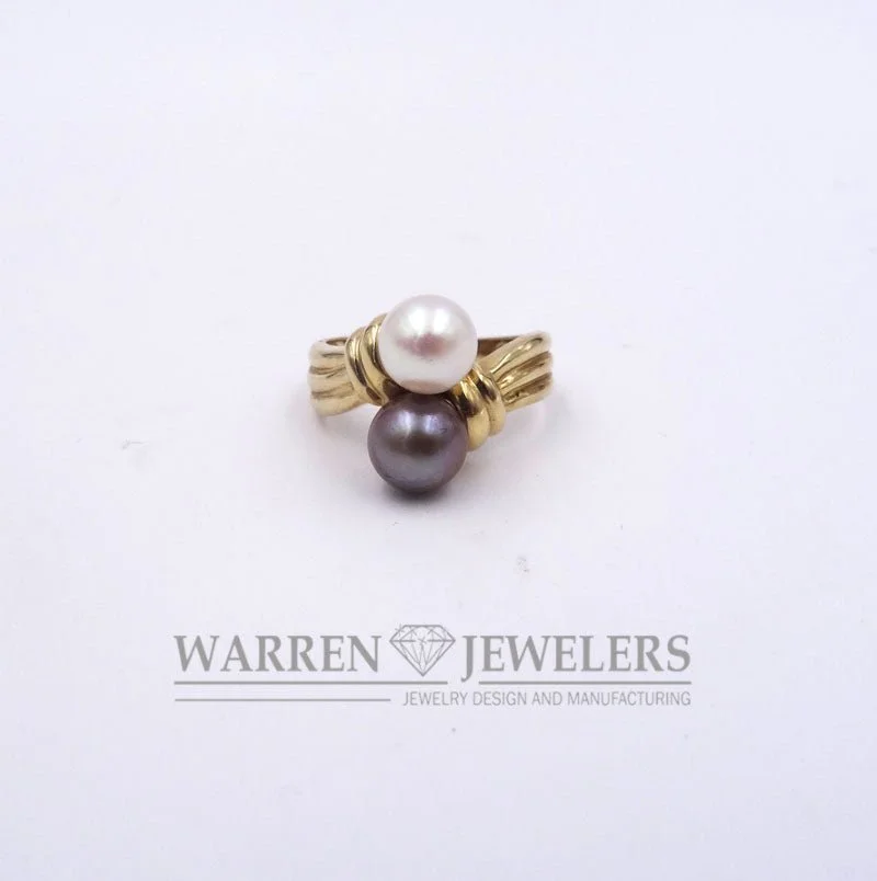 Ladies White Pearl and Gray Pearl Cultured Pearl Ring 10K Yellow Gold