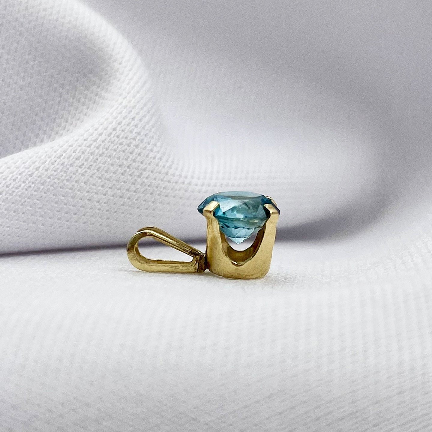 side view white background 1.11ct Solitaire Blue Zircon Pendant 14k yellow gold