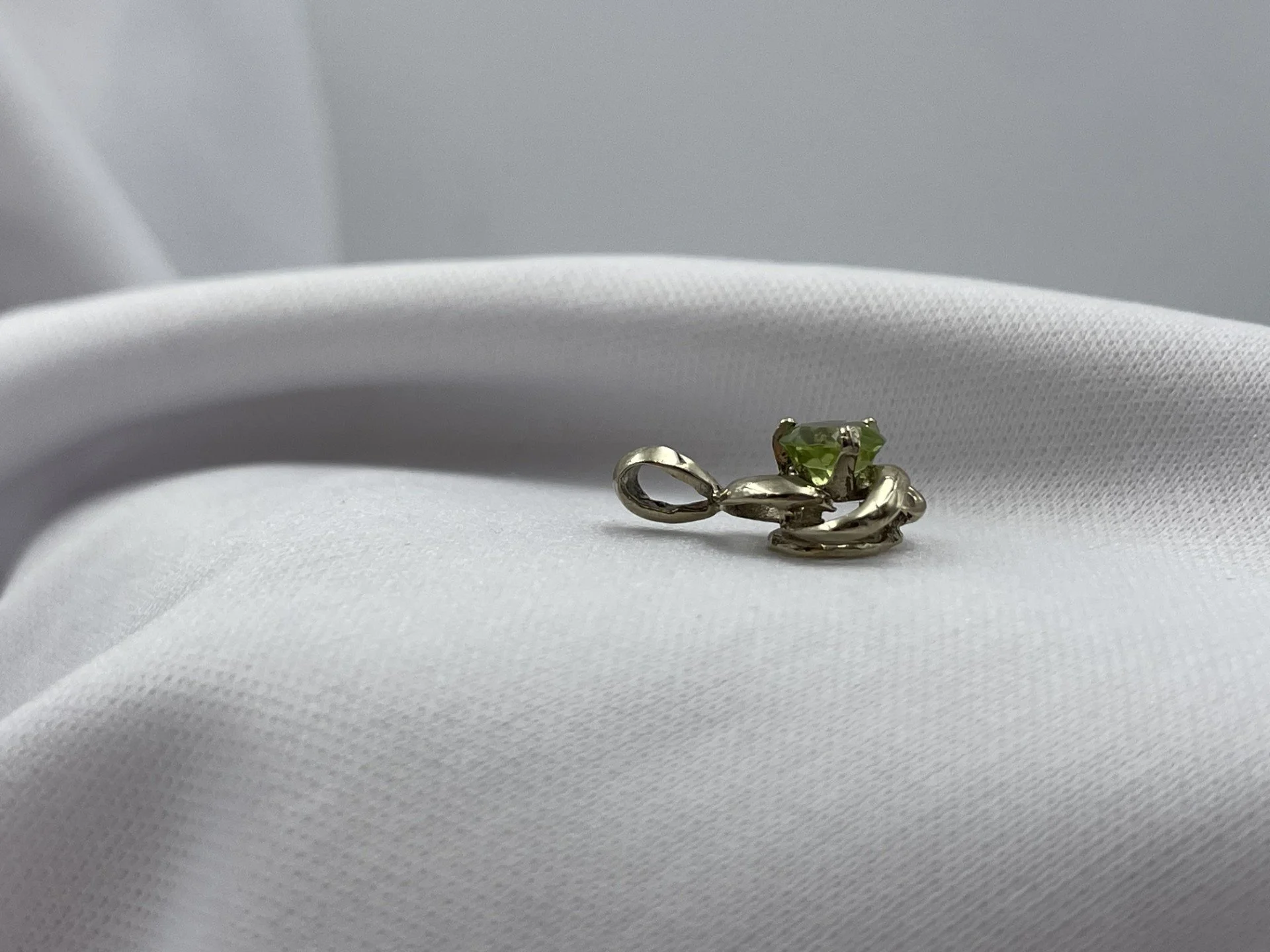 14k White Gold Peridot Pendant Celtic Knot Inspired side view