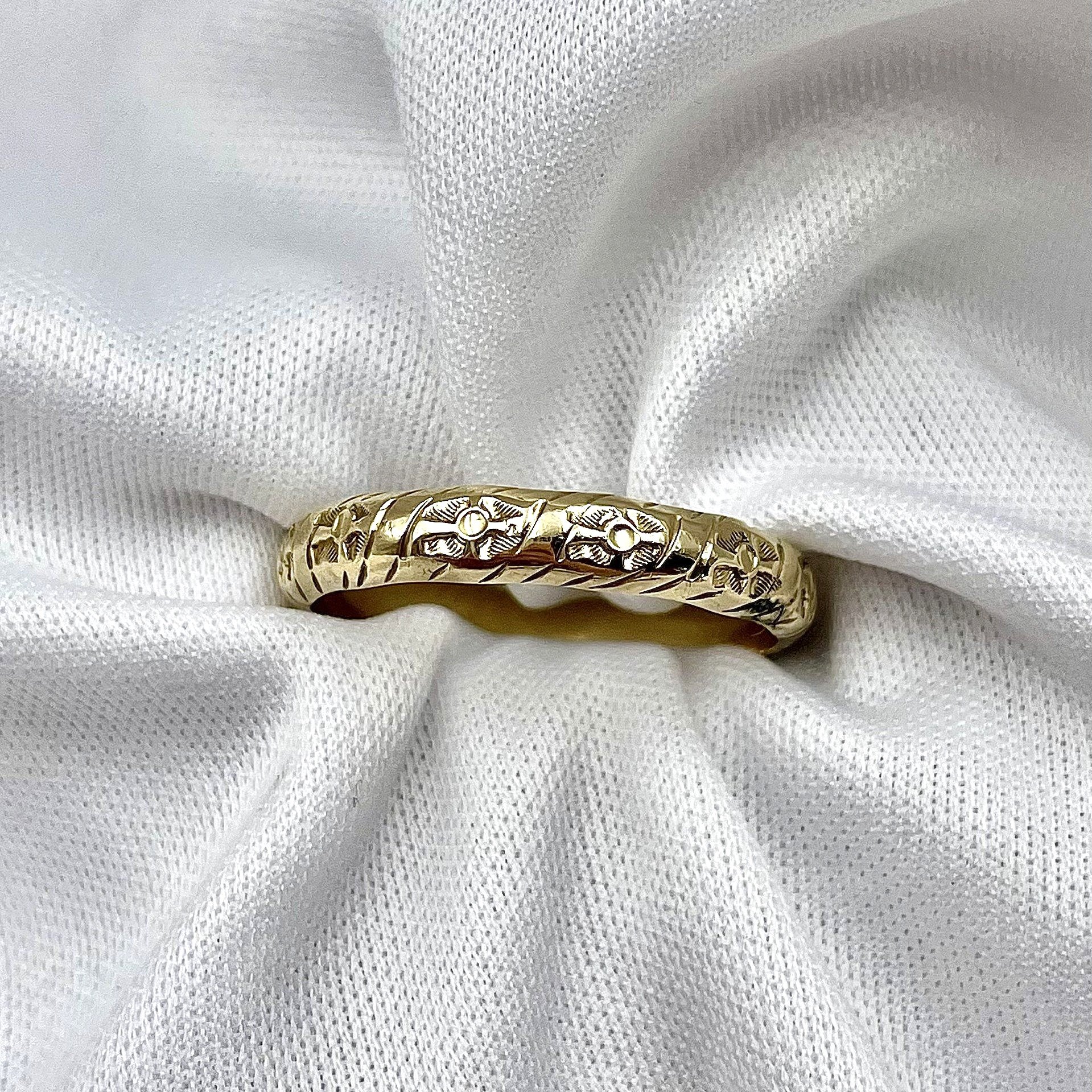 top down white background Men's Carved Estate Wedding Band 14k Yellow Gold