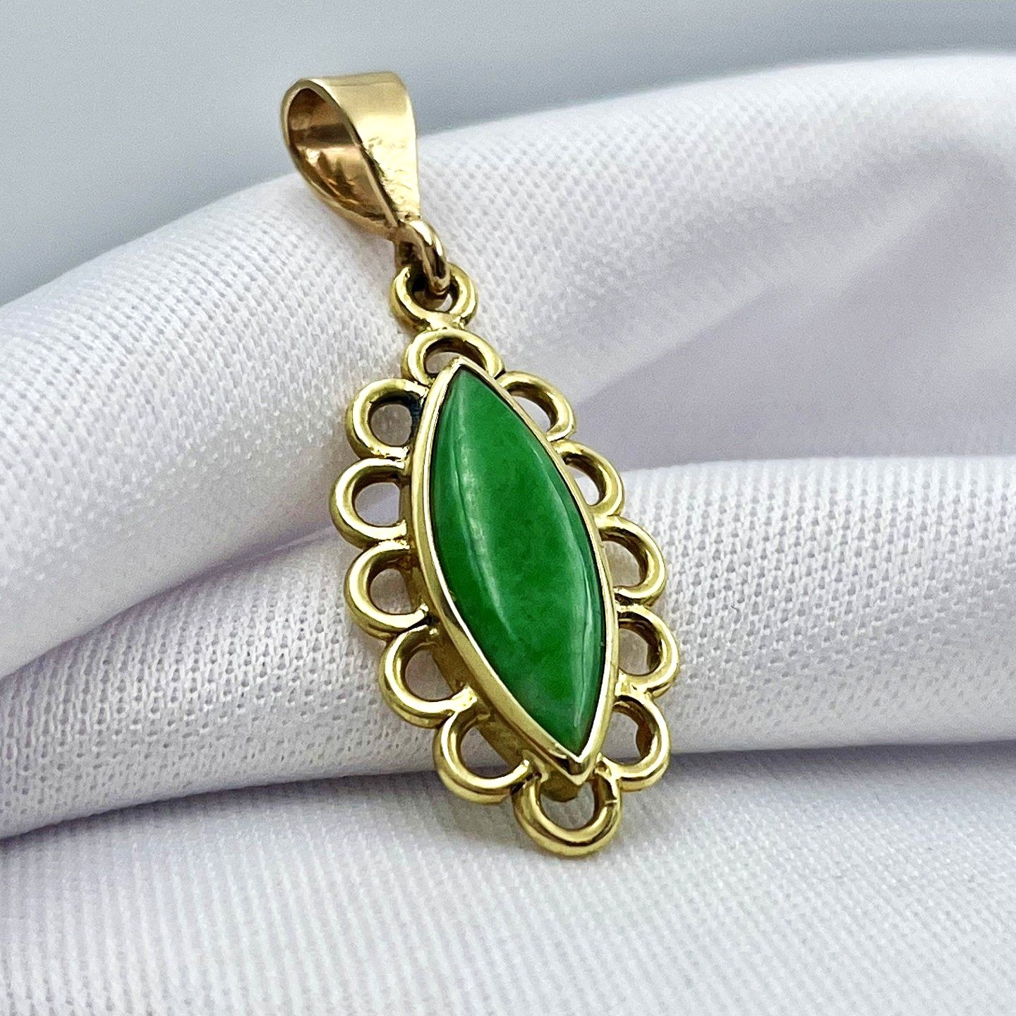 14k Yellow Gold Marquise Jade Vintage Pendant