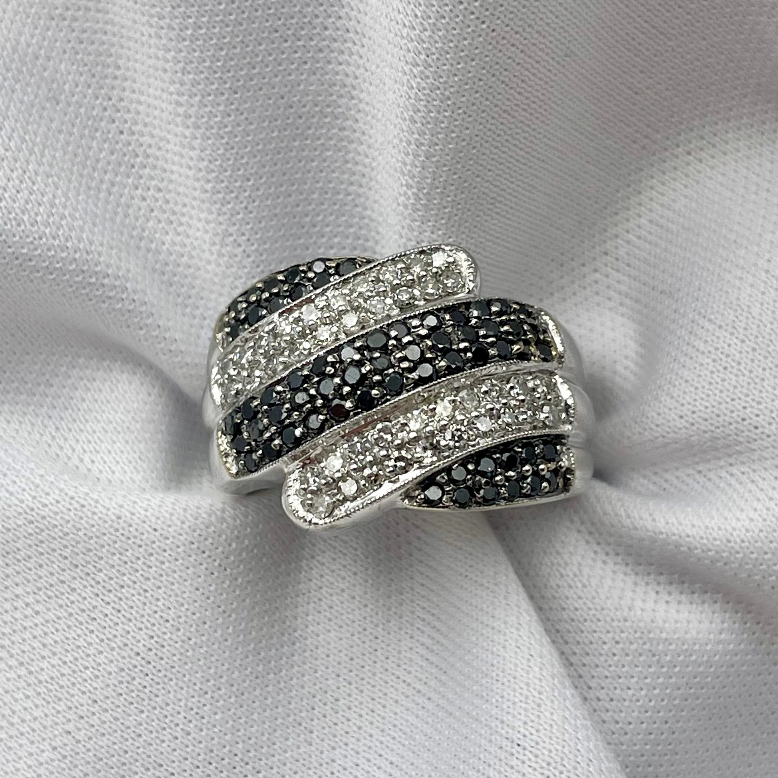 top down view of 1.00ctw Black And White Diamond Fashion Wide Ladies Ring 14k White Gold with white background