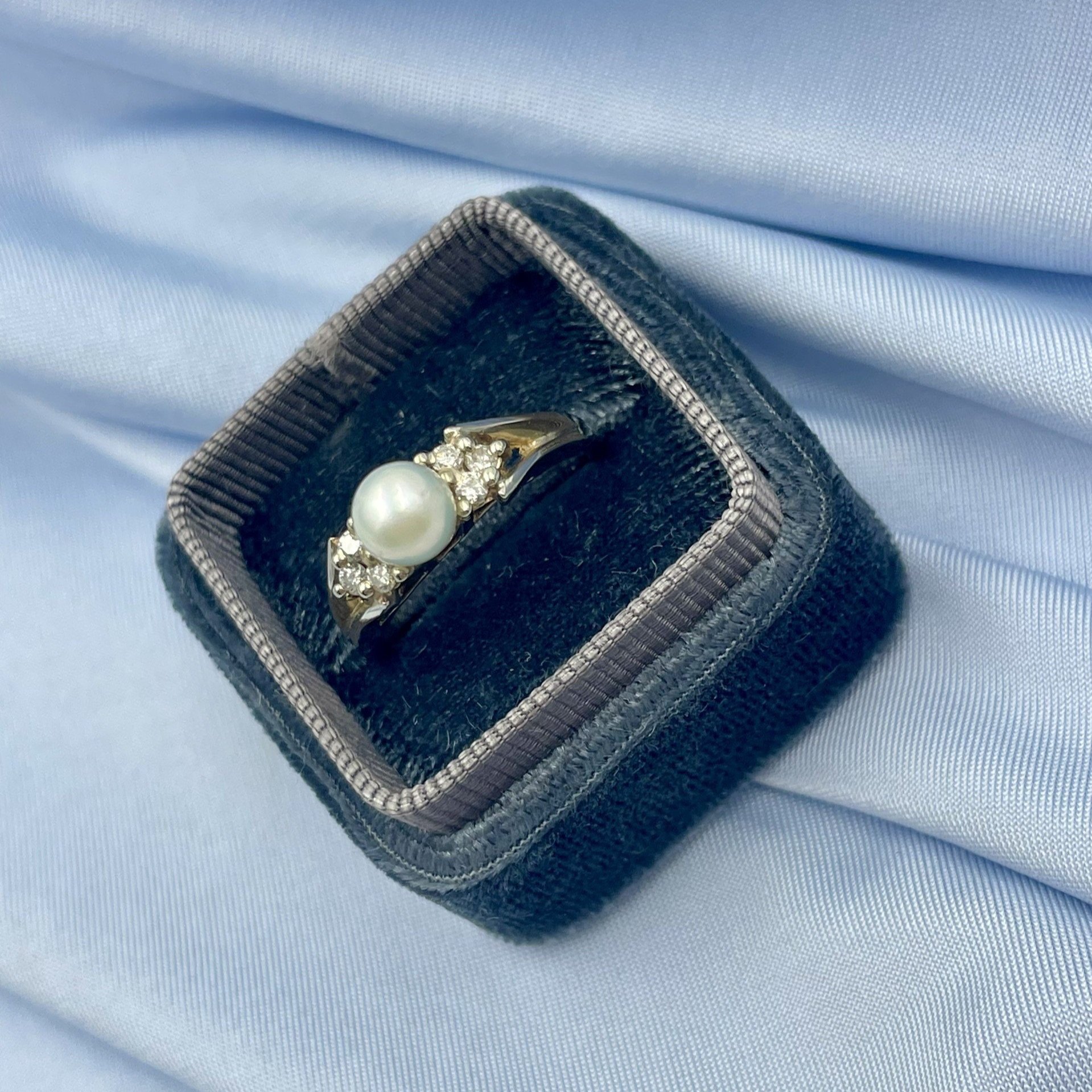 Ladies Diamond And Pearl Ring 14k White Gold in ring box