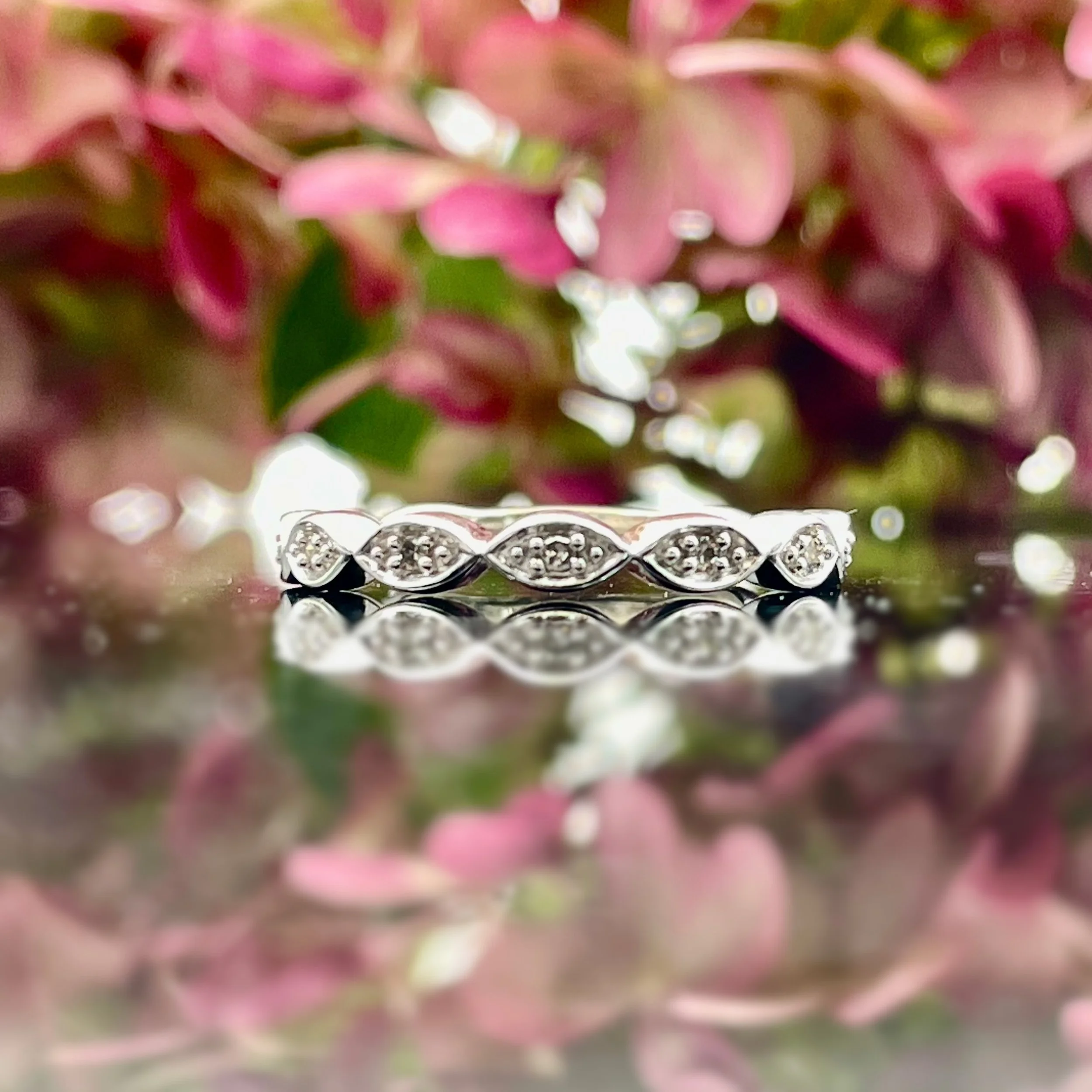 .06ctw Diamond Scalloped Band 10k White Gold