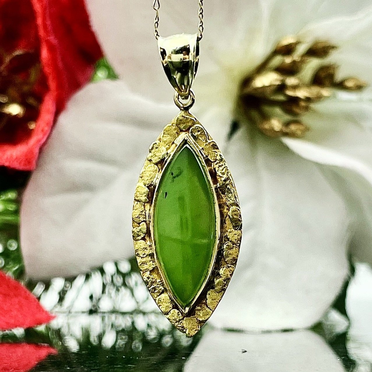 10k Yellow Gold Nugget Design Marquise Jade Vintage Pendant