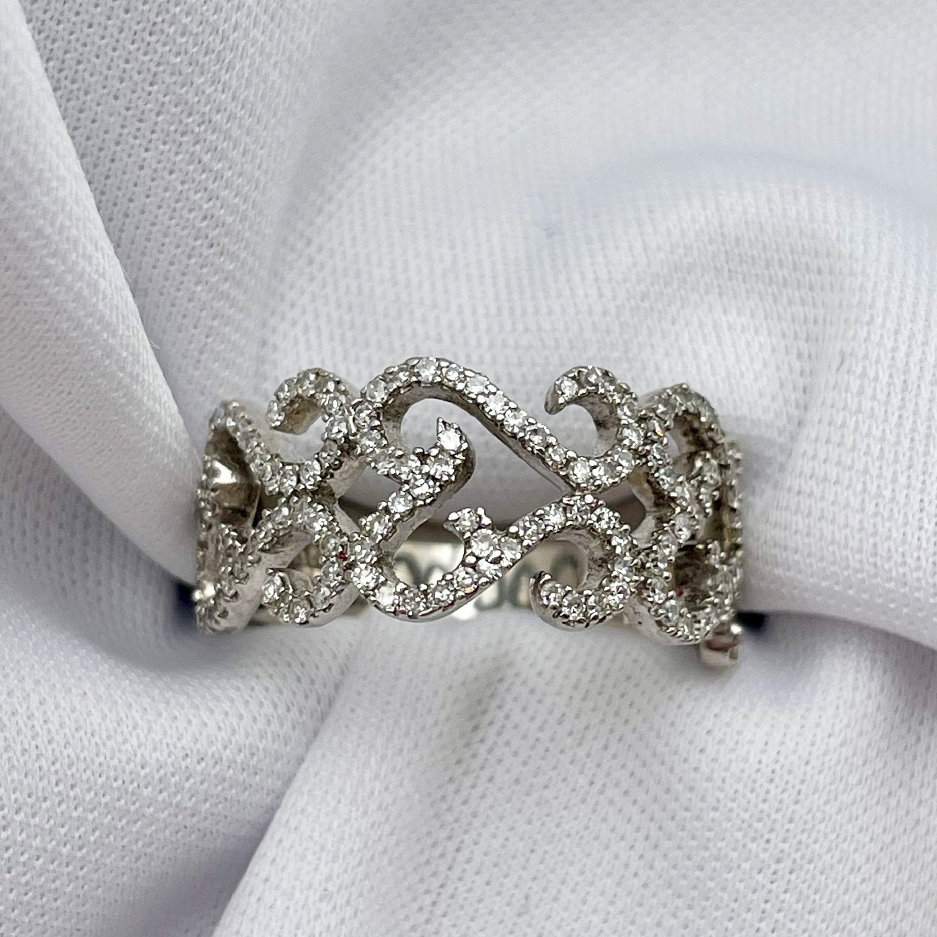 top down white background 14k White Gold Fancy Heart 1/2ctw Diamond Band