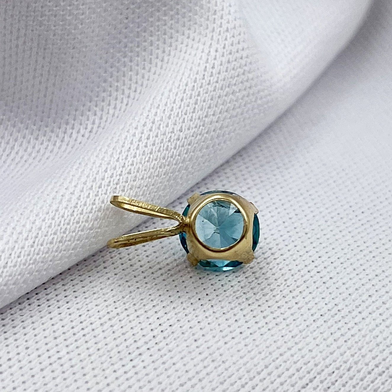 back view white background 1.11ct Solitaire Blue Zircon Pendant 14k yellow gold