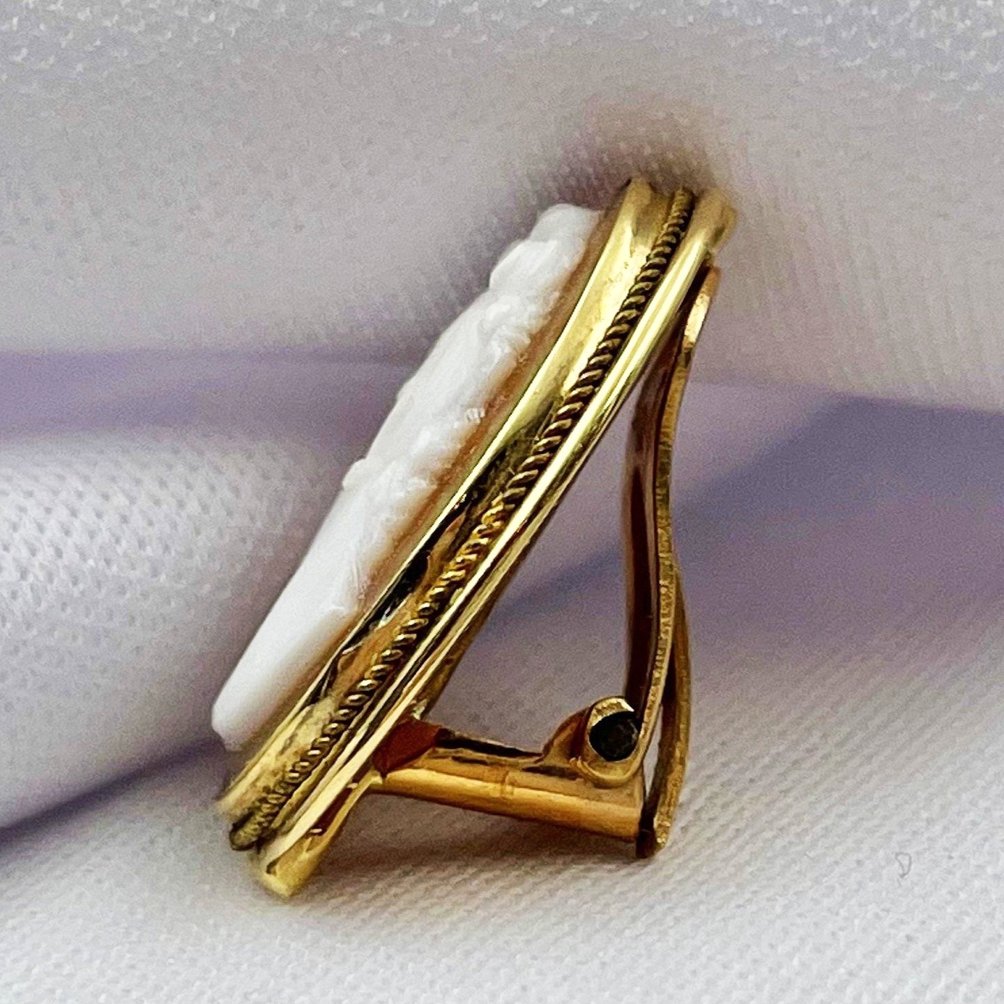 side view closed backs 18k Yellow Gold Estate Cameo Clip On Earrings