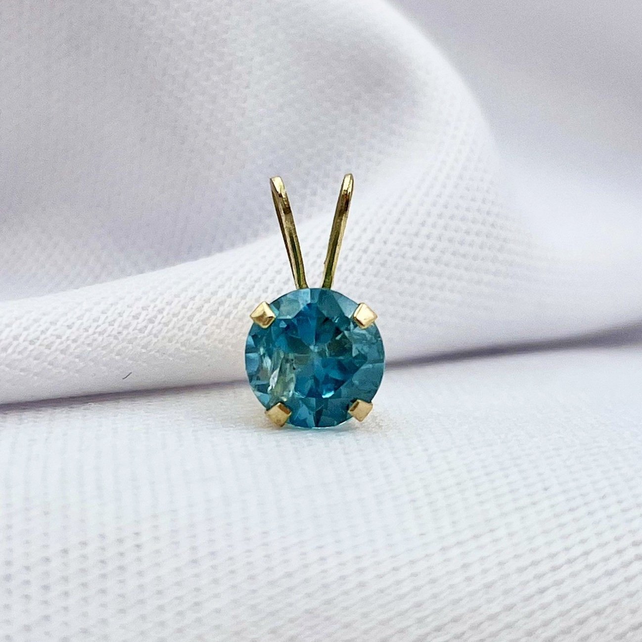 close up white background 1.11ct Solitaire Blue Zircon Pendant 14k yellow gold