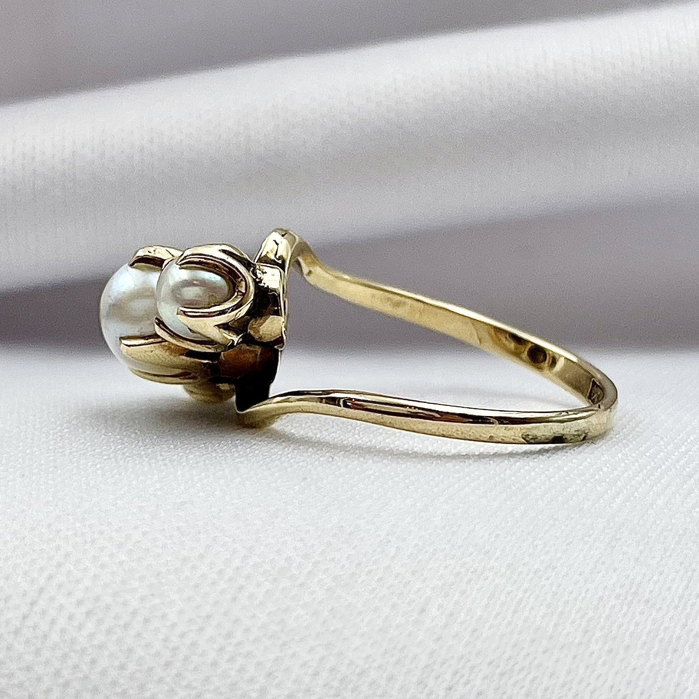 side view white background Vintage Three Pearl Bypass Ring 10k Yellow Gold