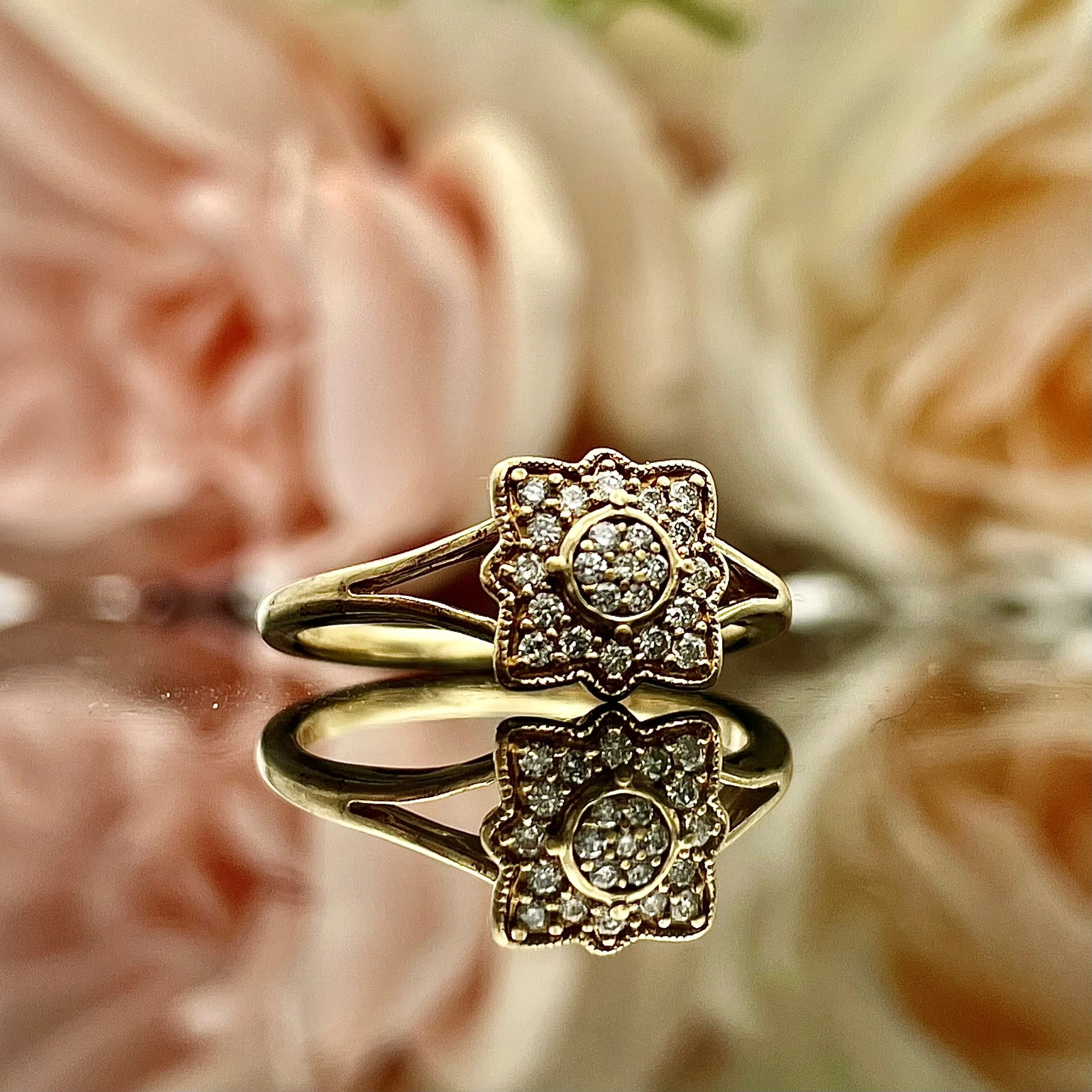 10k Yellow Gold 1/10ctw Diamond Vintage Ladies Fashion Ring
