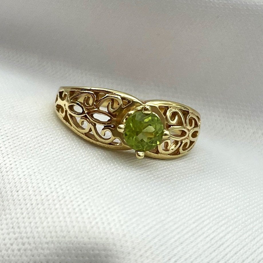 Peridot Filigree Solitaire 14k Yellow Gold Ladies Fashion Ring 3/4 view