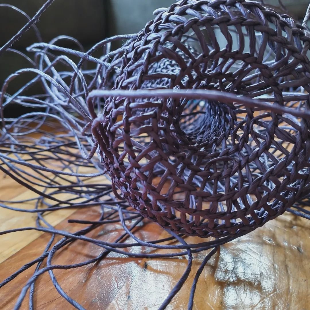 I have been trying to make a eel trap type basket for a while and had many failed attempts. I just couldn't get the shape right. The vague idea is that you make a basket within a basket. Visually it looks stunning. What's not to like 

I found a love