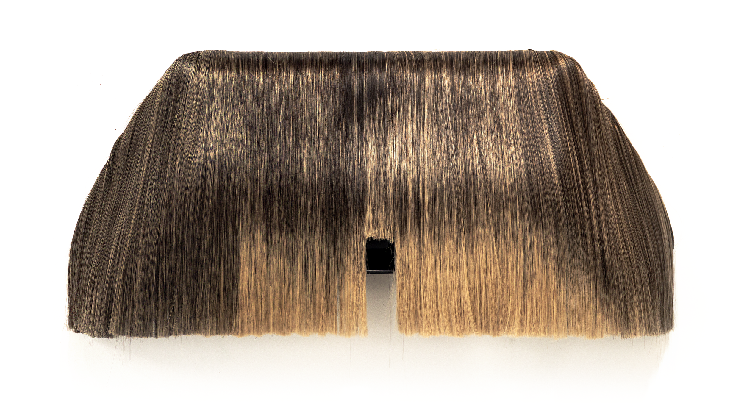 Simbiose Estrutural, 2026. 80 x 25 x 15 cm (approximately). Hair over a wooden structure.