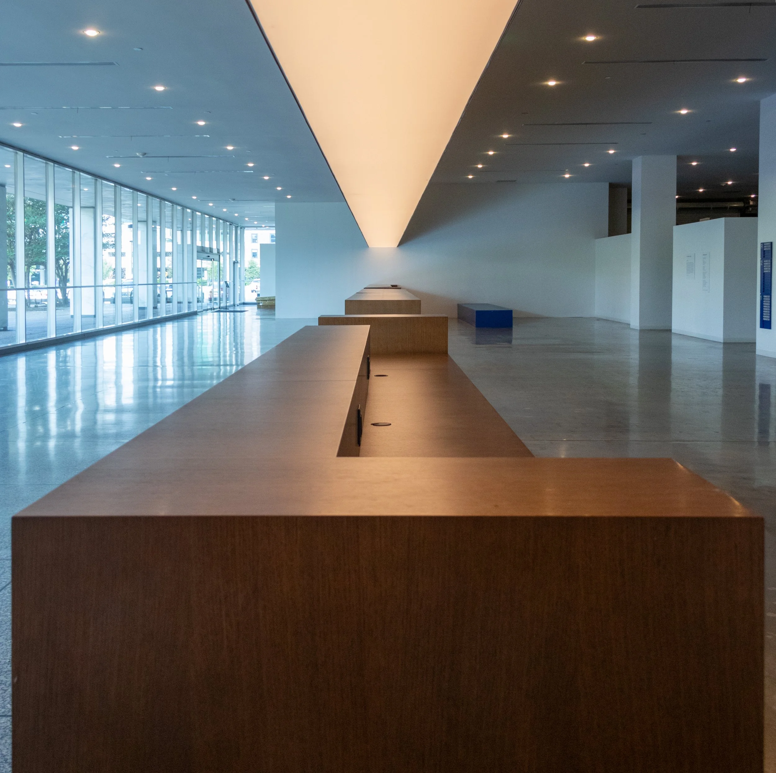 POST Lobby - Inline Desk - Parallel.jpg