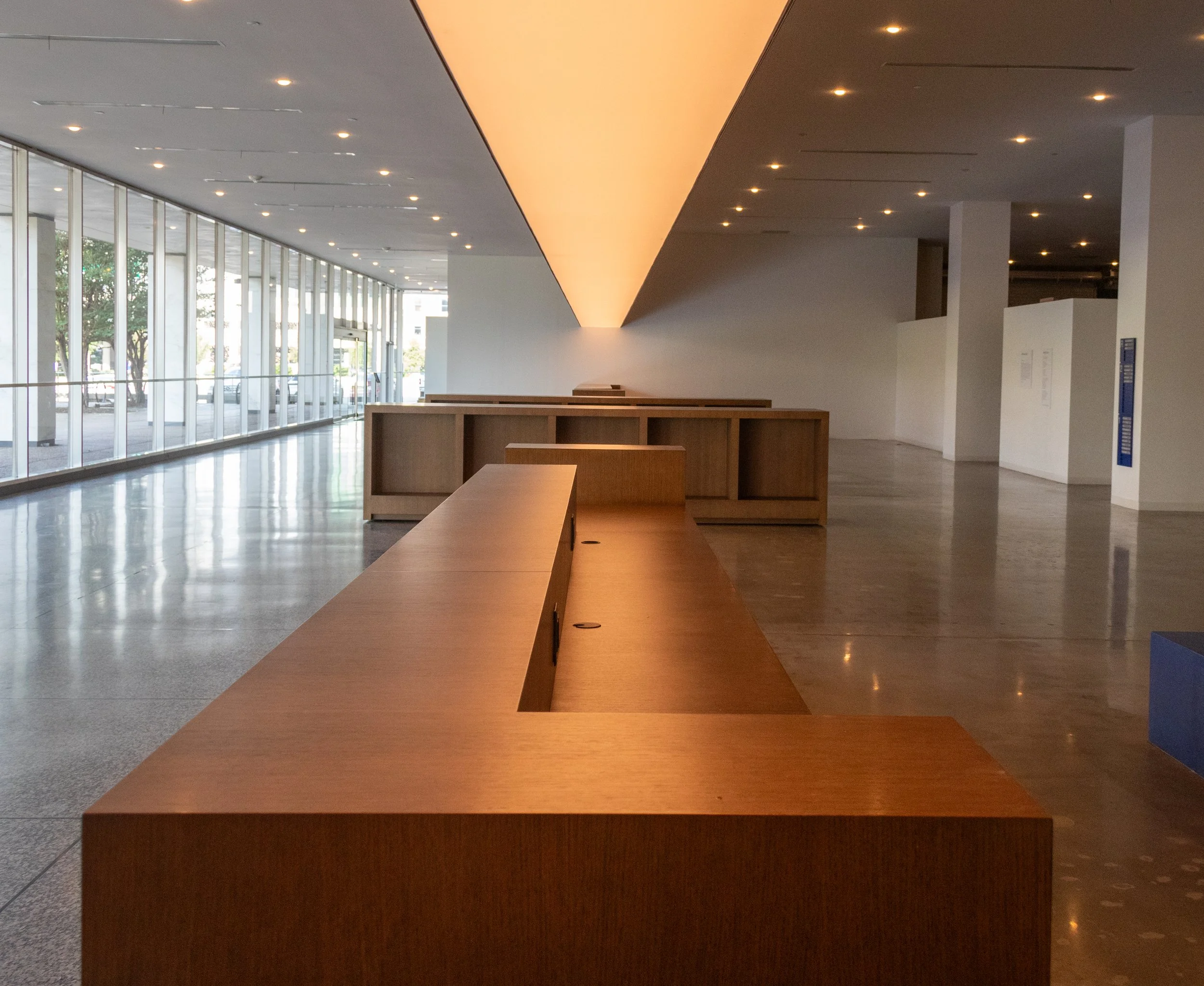 POST Lobby - Inline Desk - Perpendicular.jpg