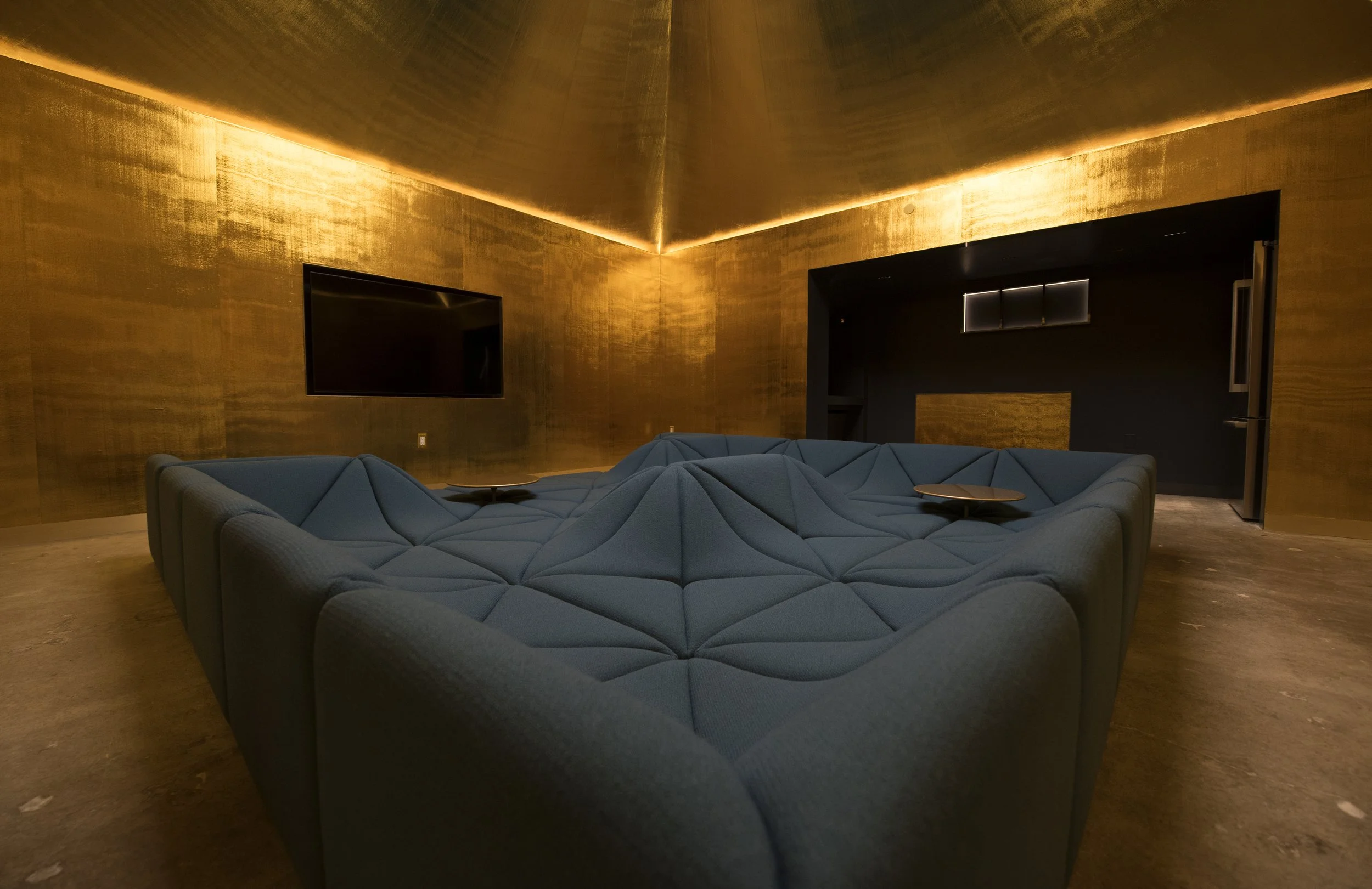 POST Master  - Bar and Loung - Wide Angle.jpg