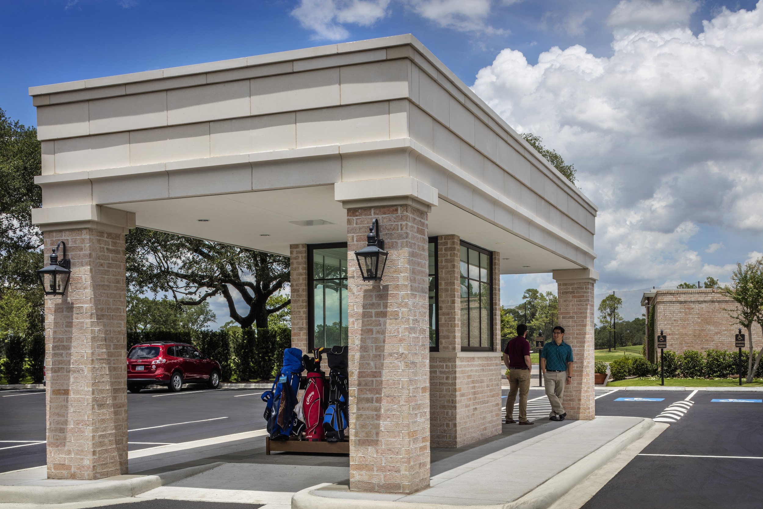 River Oaks Country Club - Golf Bag Drop Off.jpg