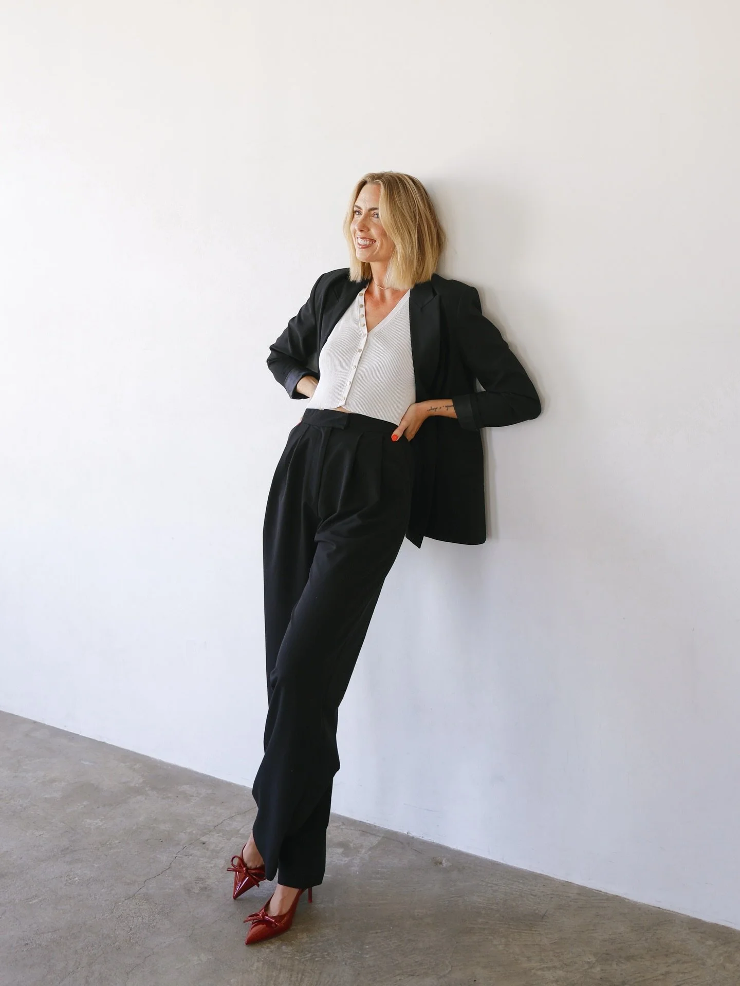 These photos are from a very special shoot with @dina.chmut taken by the incredible @irinafab. They represent more than just branding photos, they are the first shoot we did for the new podcast we are starting! The Lord called us to create a space wh