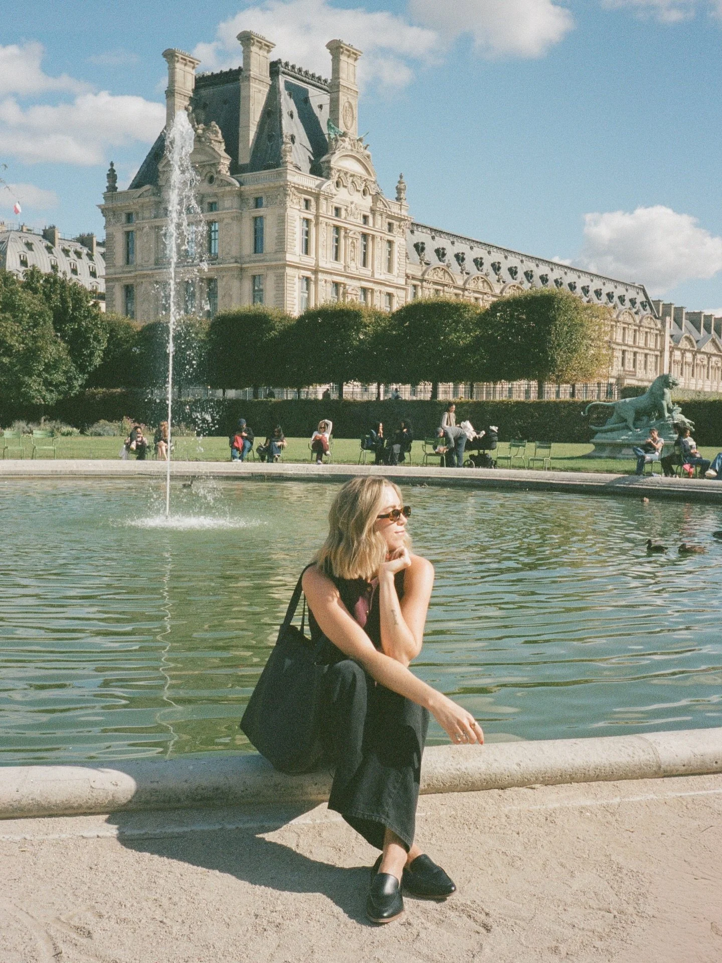 Some snaps from Paris on my cutie point and shoot film buddy 🎞️ 

Paris is always a good idea ✨

Photos of my taken by the queen @dina.chmut