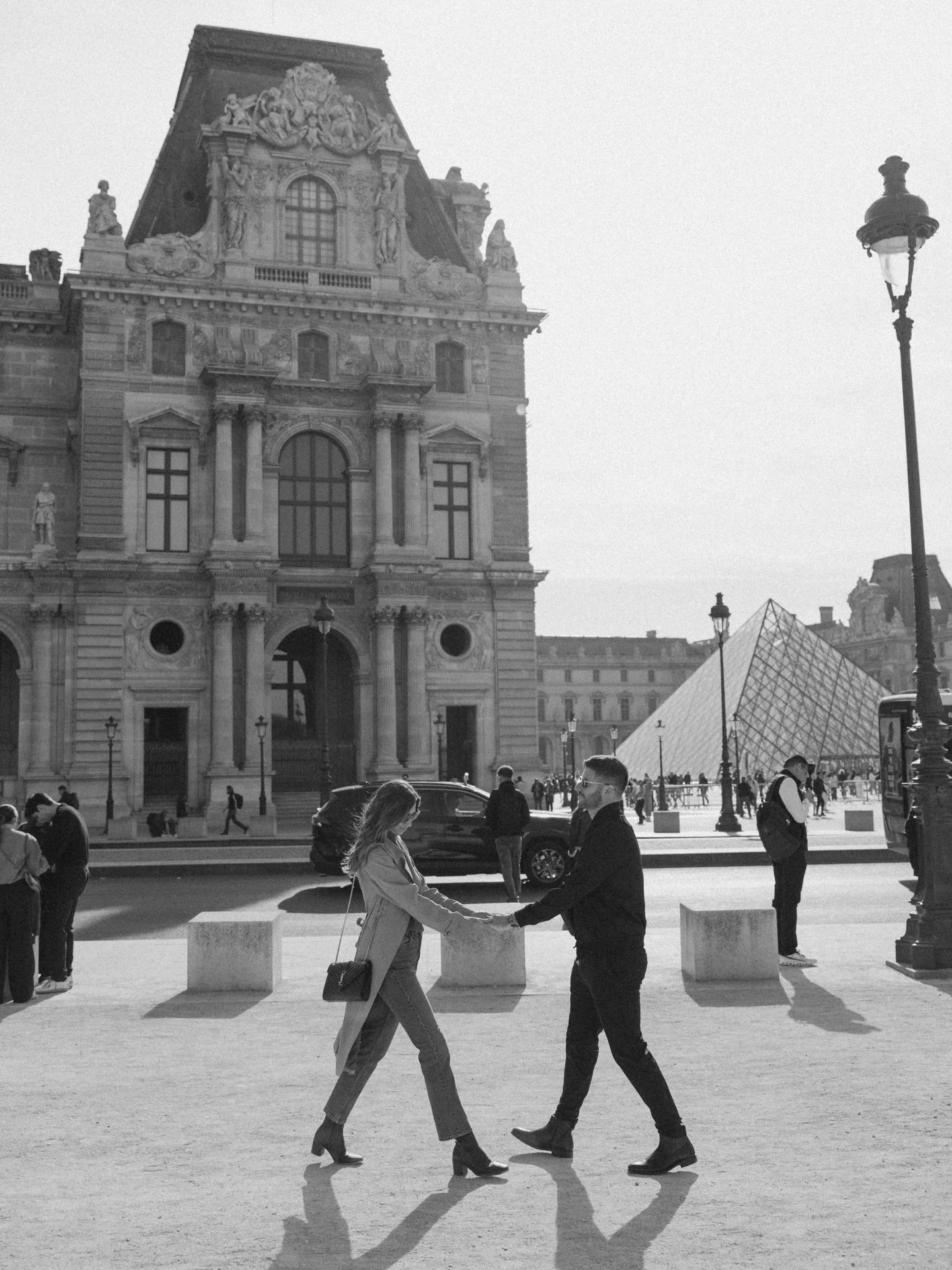 I feel like I already need to go back to Paris again 😂 I&rsquo;m so grateful to capture love all over the world! What a gift. I hope to make it to more countries this year&hellip; any guesses? ☺️