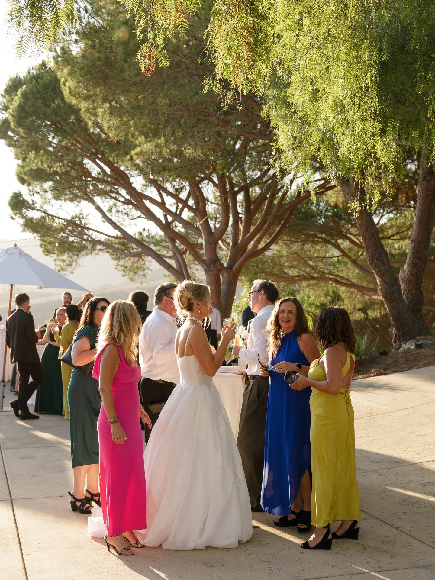 I am living for all the color that is coming back to weddings! 2026 is the year or COLOR 😍💕