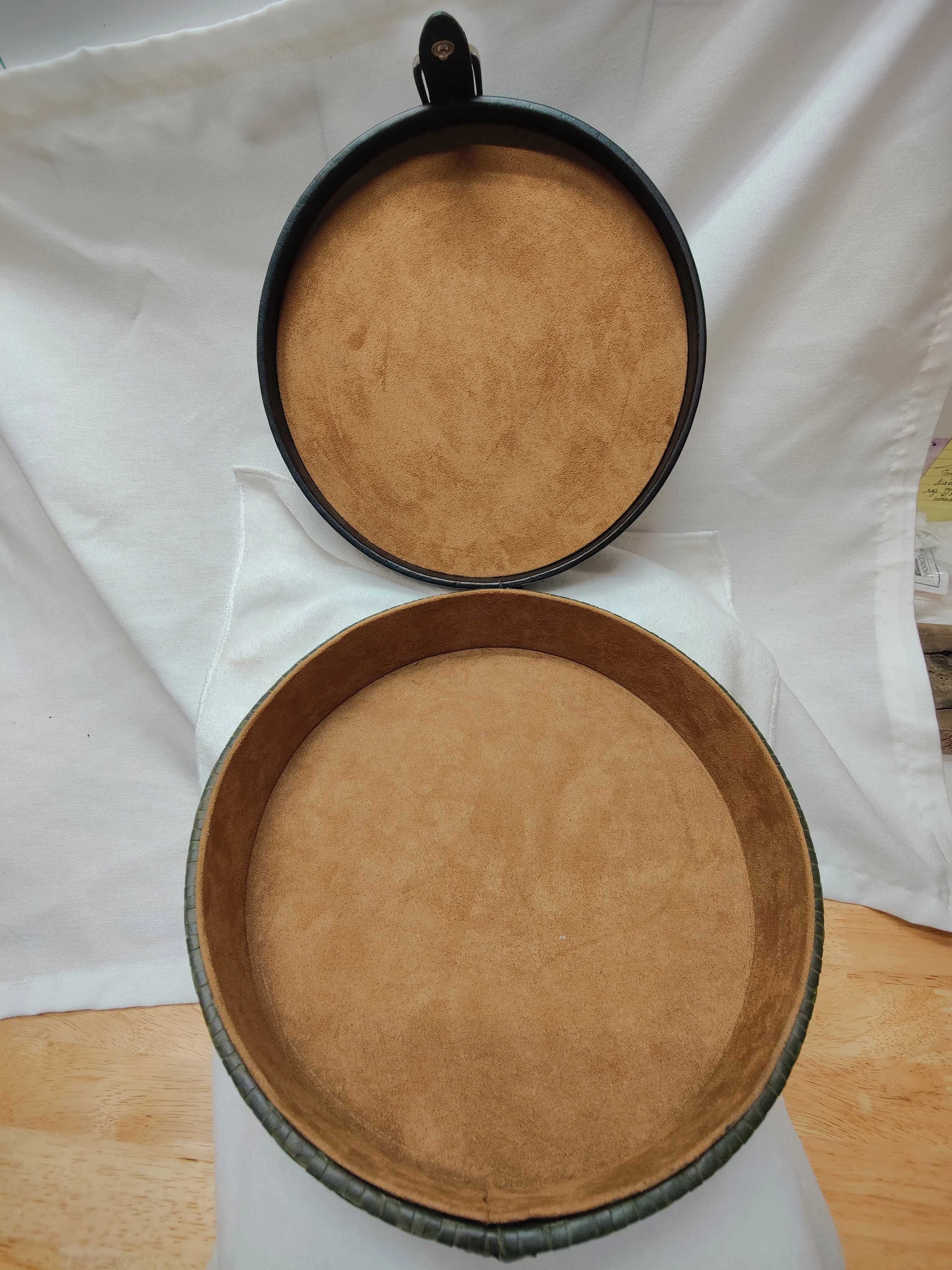 Round Leather & Suade Box with Buckle - Buckets-Place