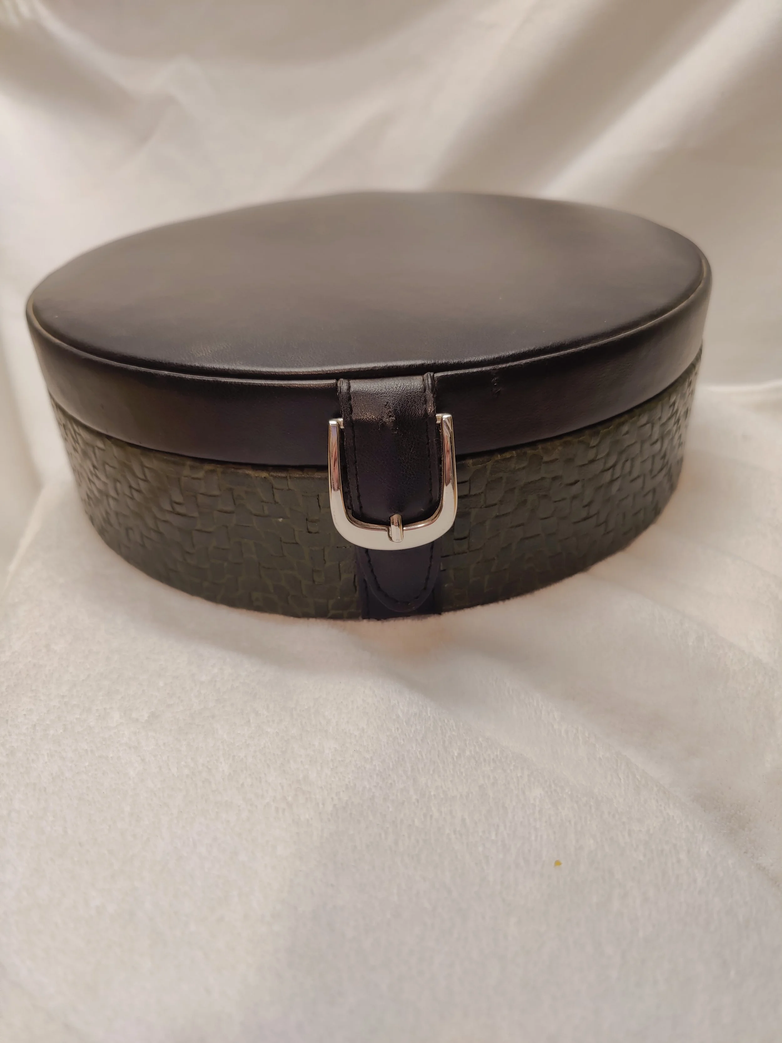 Round Leather & Suade Box with Buckle - Buckets-Place