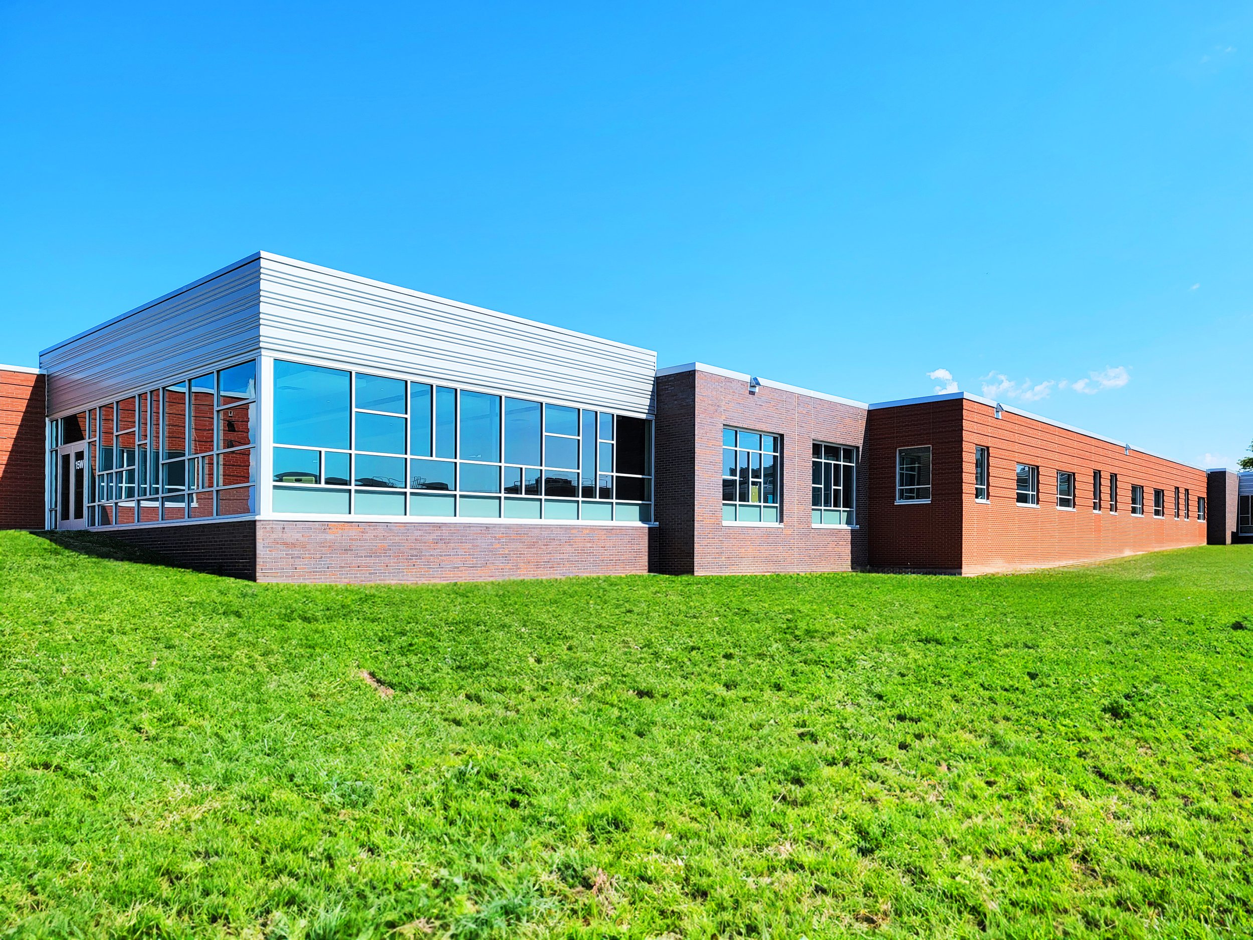 EXTERIOR.jpg