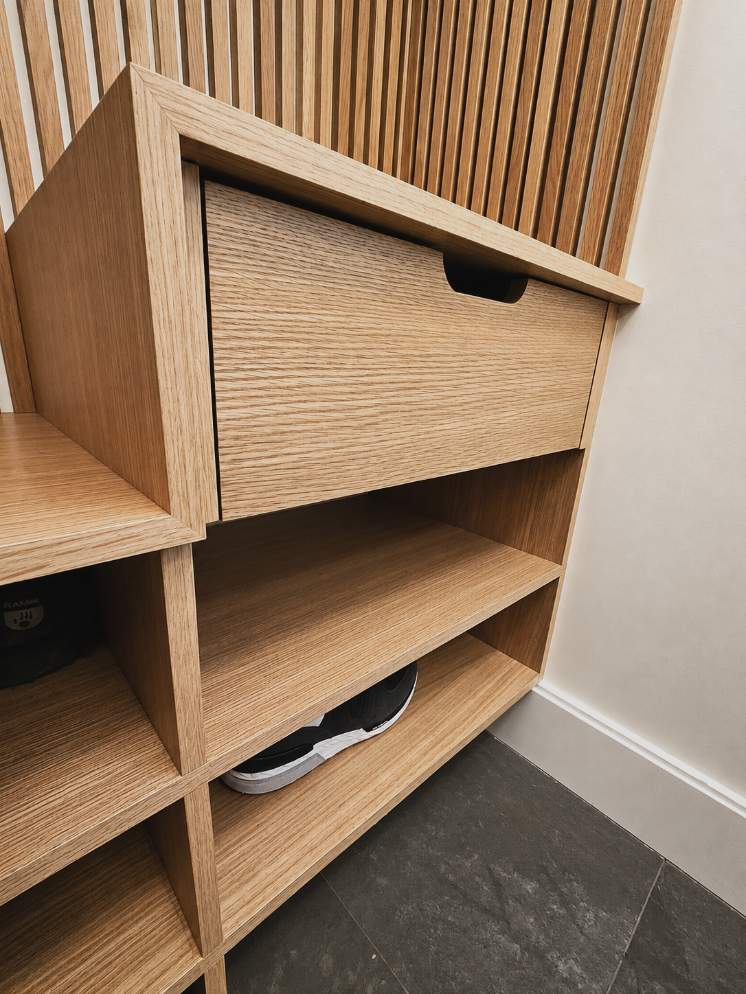 Soft closing drawers.