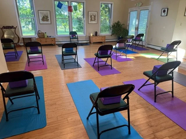 CHAIR YOGA WITH WEIGHTS FOR WHOLE HEALTH - SEVEN WEEK SESSION WITH JULIA SIMMONS
