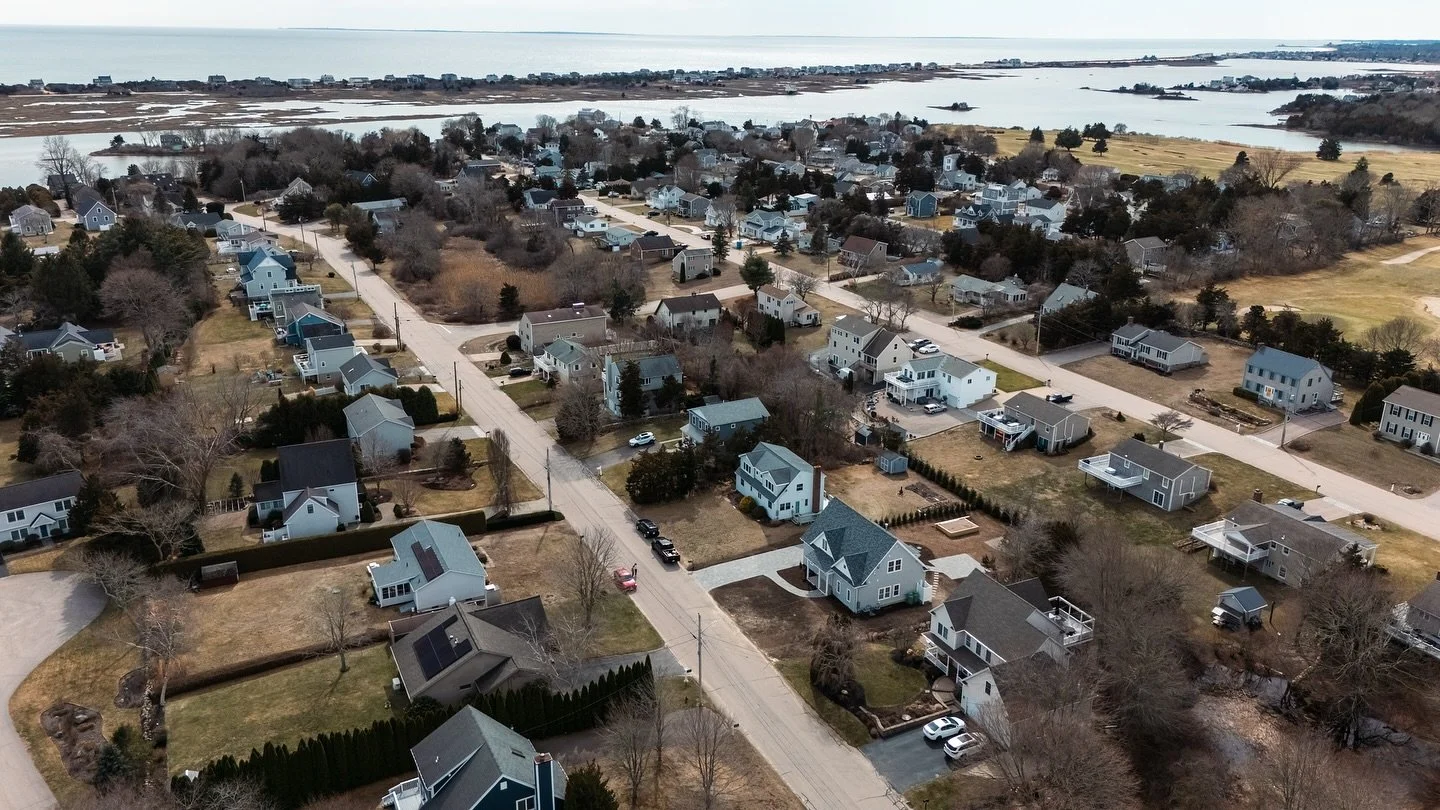 When the view meets the design.
-
Every detail tells the story of this property. From the aerial perspective that captures its full presence, to the interiors that bring it to life. Combining drone and interior photography lets potential buyers see n