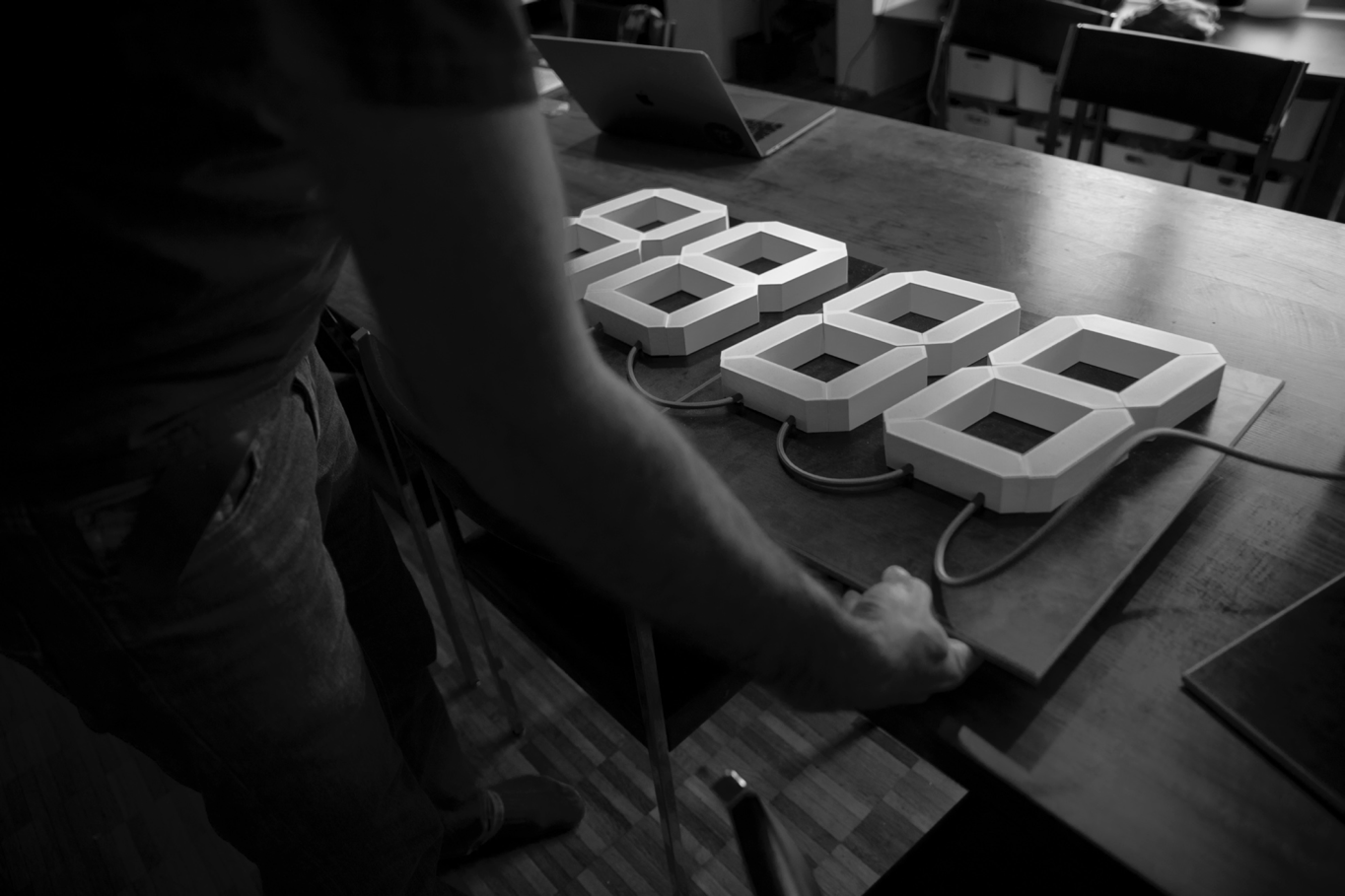 Siebenuhr Supersize - A modern take at the classical 7-Segment