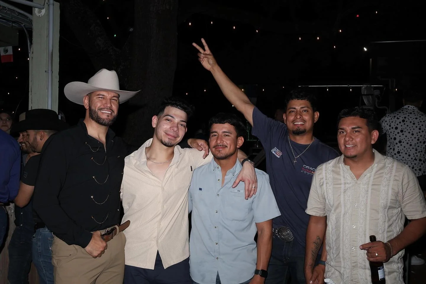 The weekend starts tonight! We have Karaoke 🎤 tonight hosted by Canela &amp; beats by Dj Gus.
📸: @angels_vision_htx
