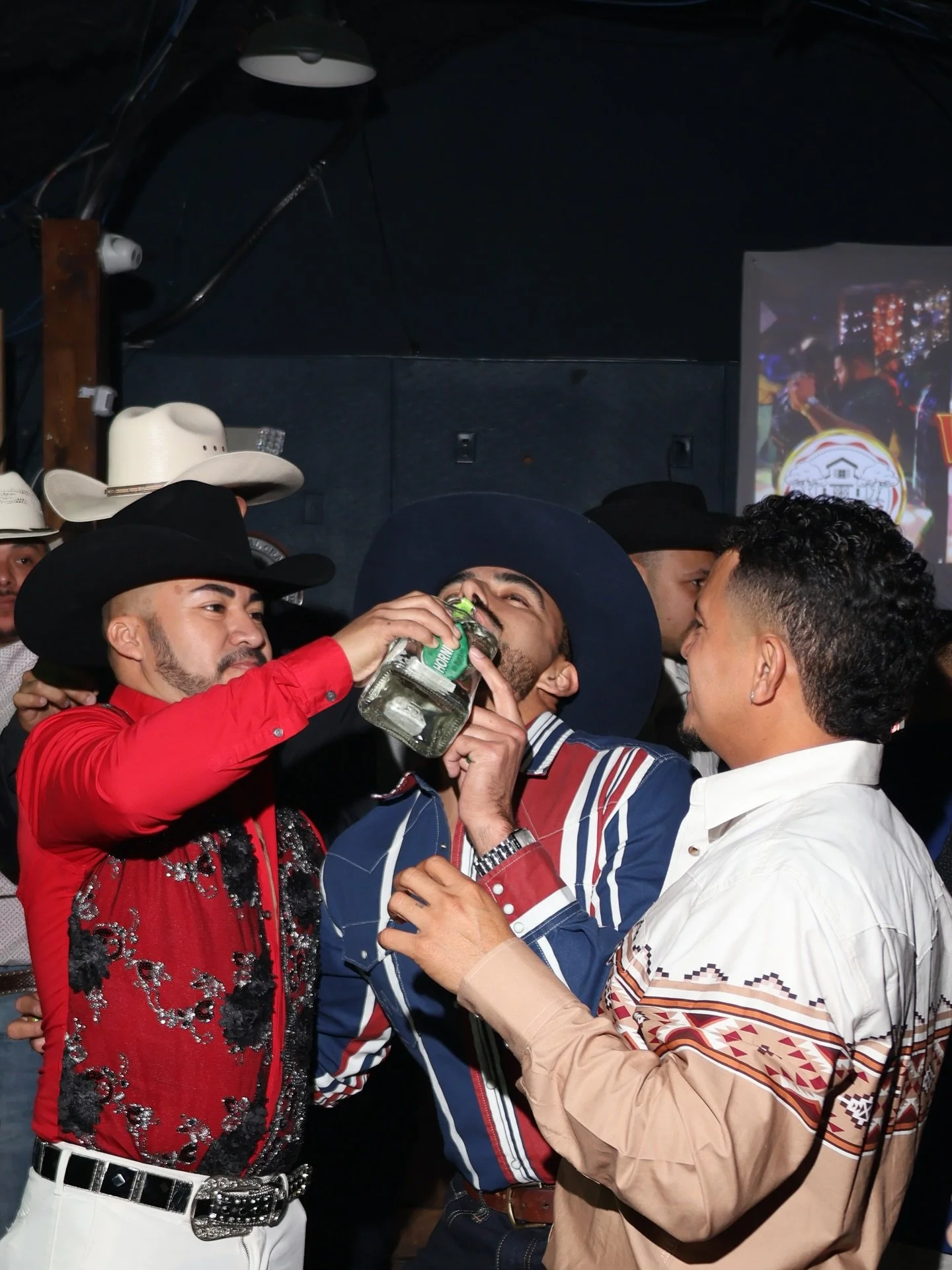 FREE Line Dancing Class tonight at 9PM 🚨
Come early, learn a few moves, and stay late with us till 3AM every Saturday at Los Robles.