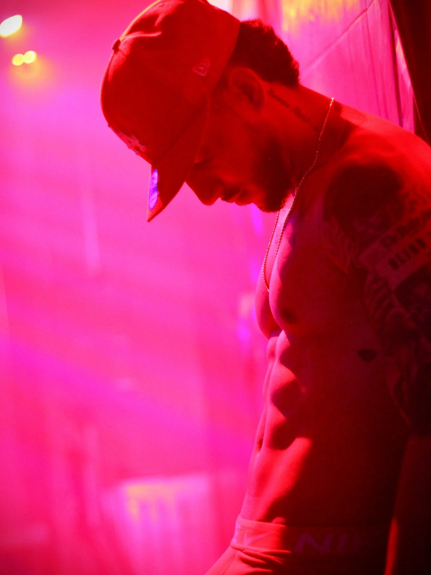 Come check out the show every Friday at Los Robles 🍆💦
Pull up early for our drag show at 10PM, then stay for the strip show at 11PM 😈
📸: @myr_niesj