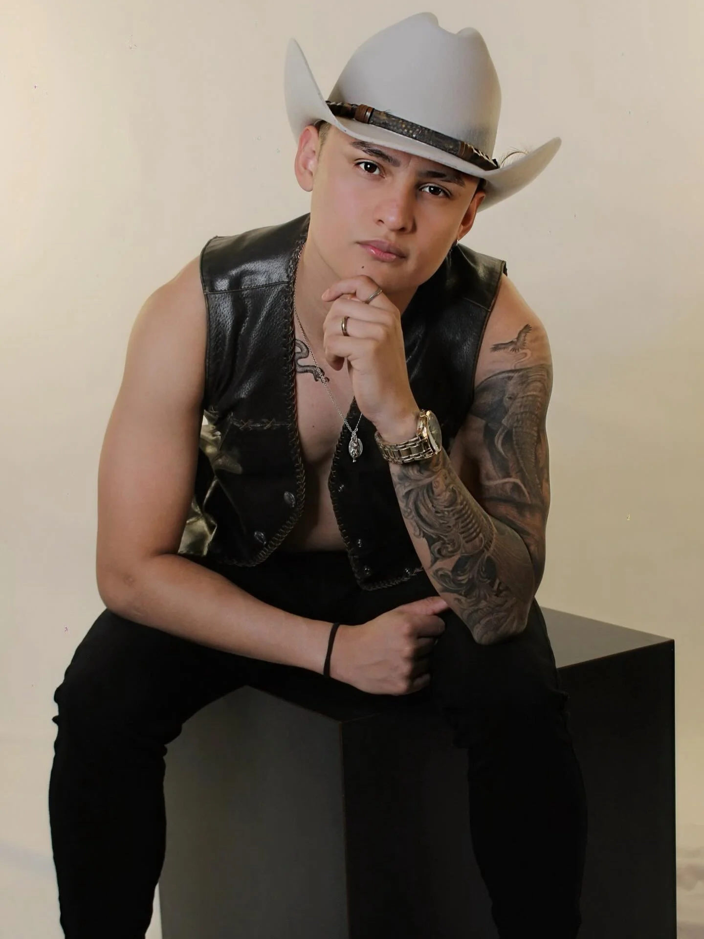 Don&rsquo;t forget we have Gus behind the bar and @queensnak3 hosting KARAOKE 🎤 tonight at 9pm