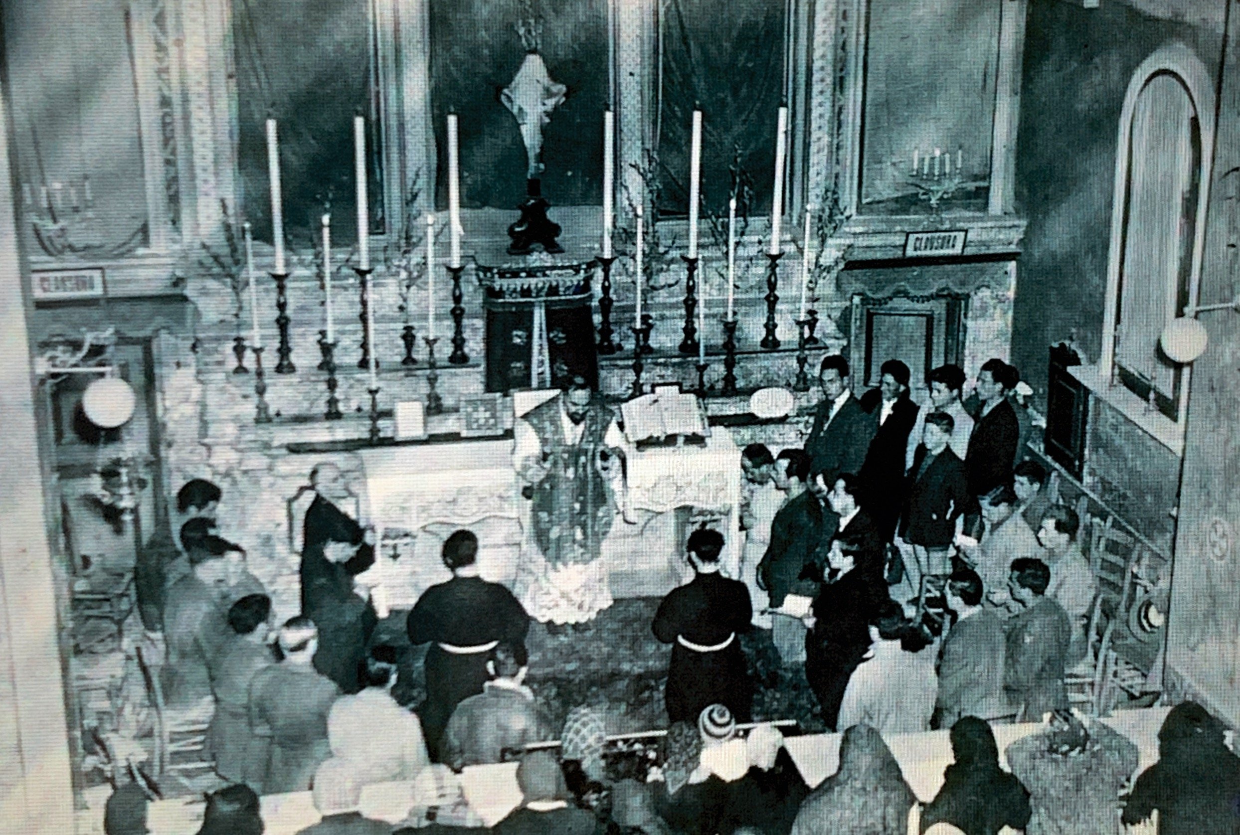 An early Mass at San Giovanni Rotando with American Troops, Padre Pio as celebrant and William Carrigan on the far right (1944).
