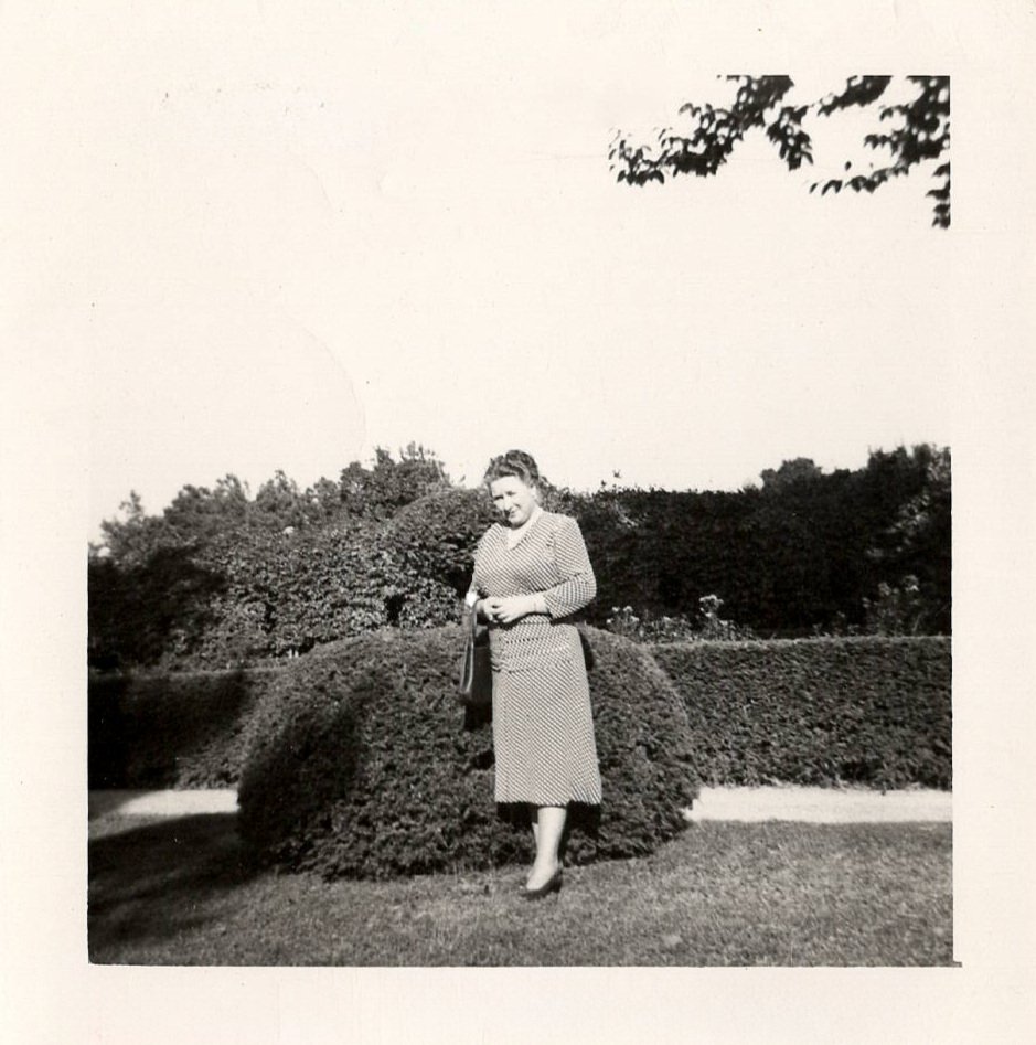 Ramona Carrigan in Paris (1953).