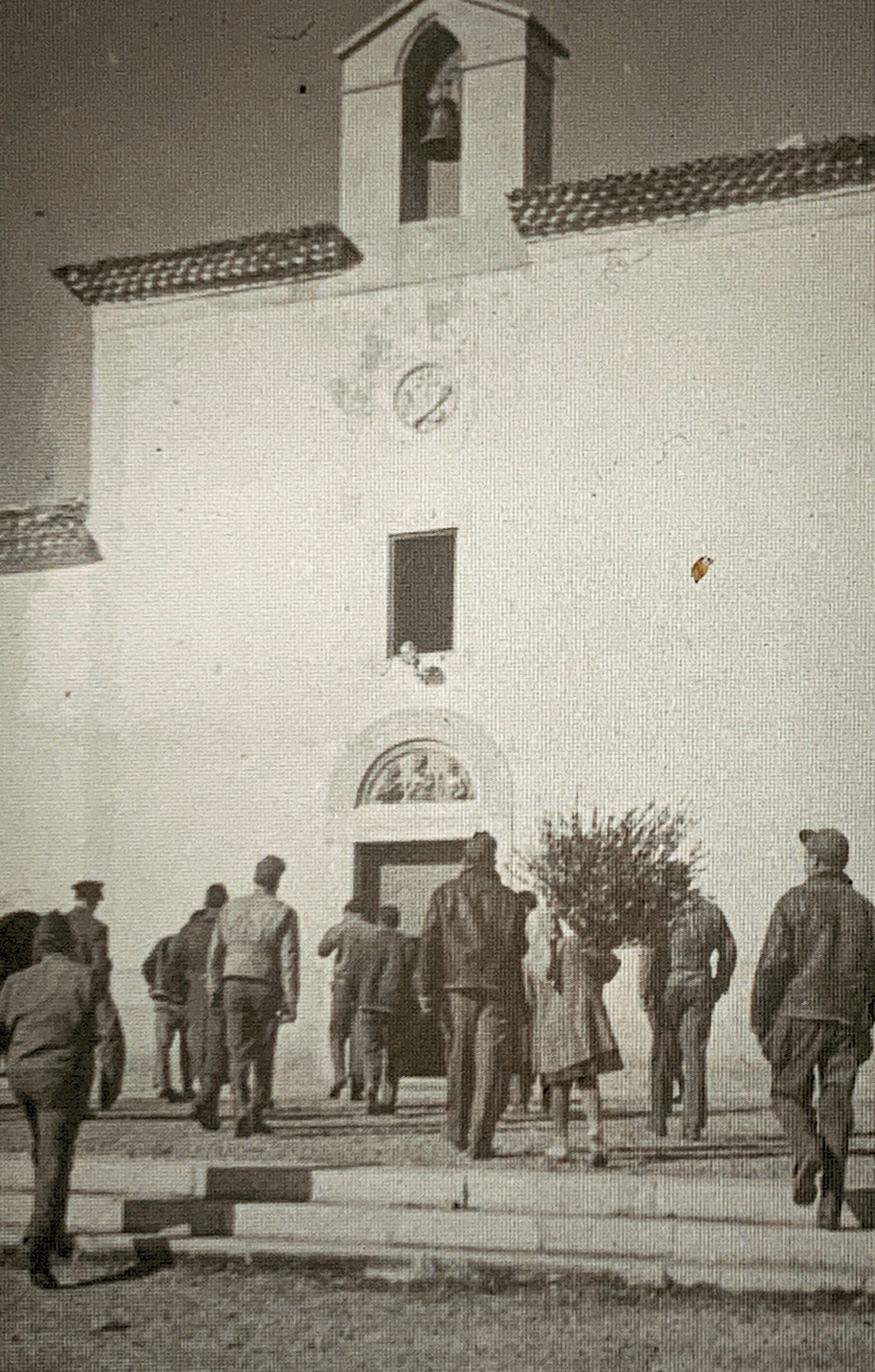 American troops arriving at San Giovanni Rotondo for Palm Sunday Mass (1944 or 1945).