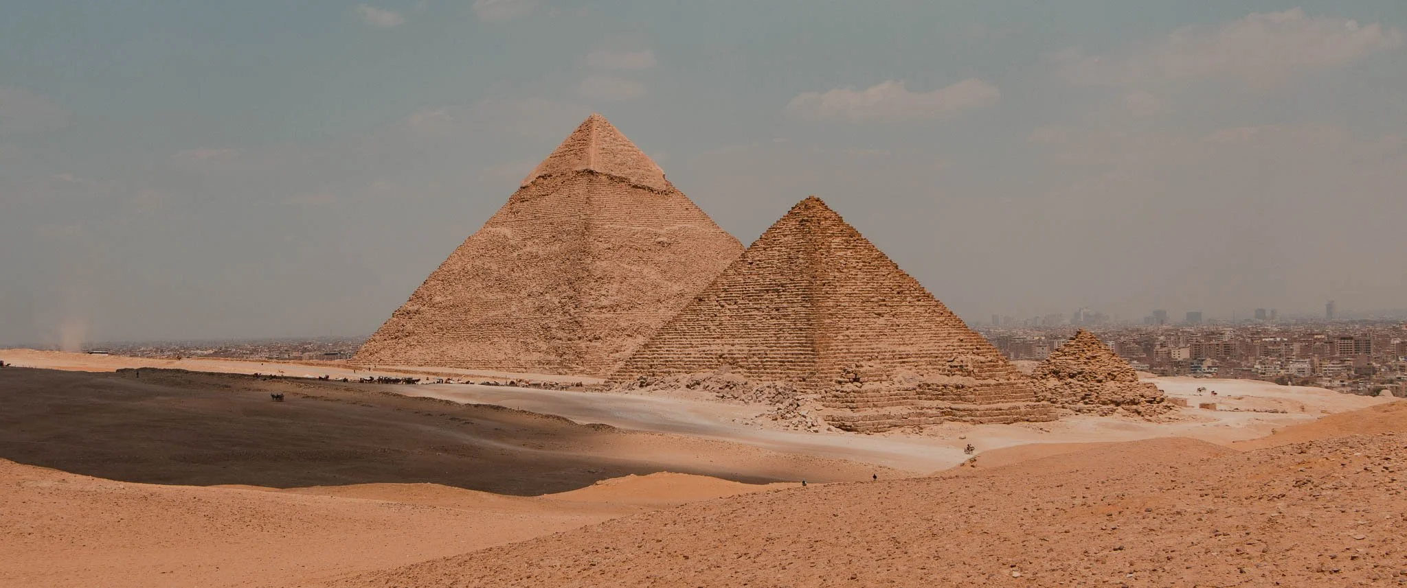 GIZA PYRAMIDS / CAIRO