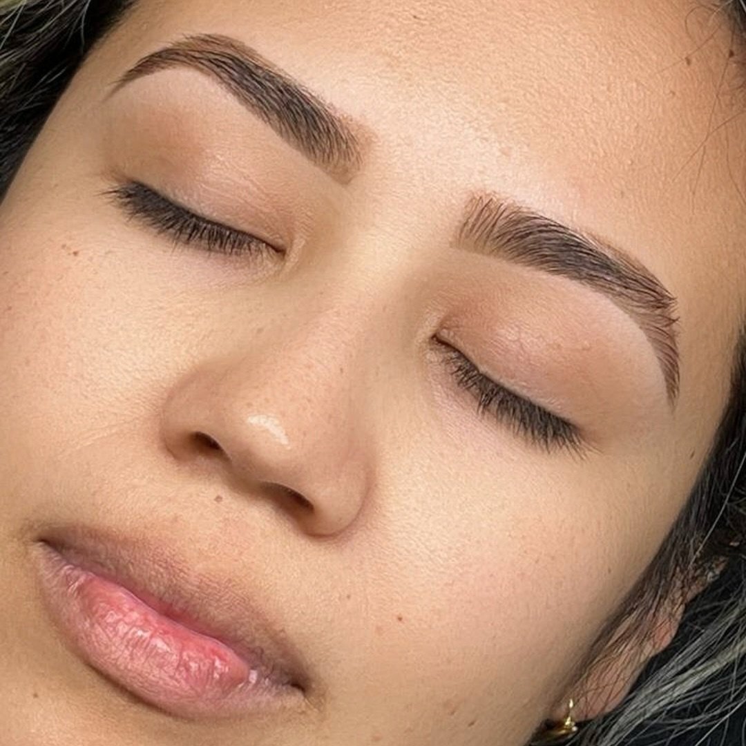 &iexcl;Consigue las cejas hermosas que siempre so&ntilde;aste con Glow Finity Med Spa! ✨

Transforma tu mirada con nuestros tratamientos especializados para cejas. Desde laminados hasta retoques personalizados, realzamos tu belleza natural para que l