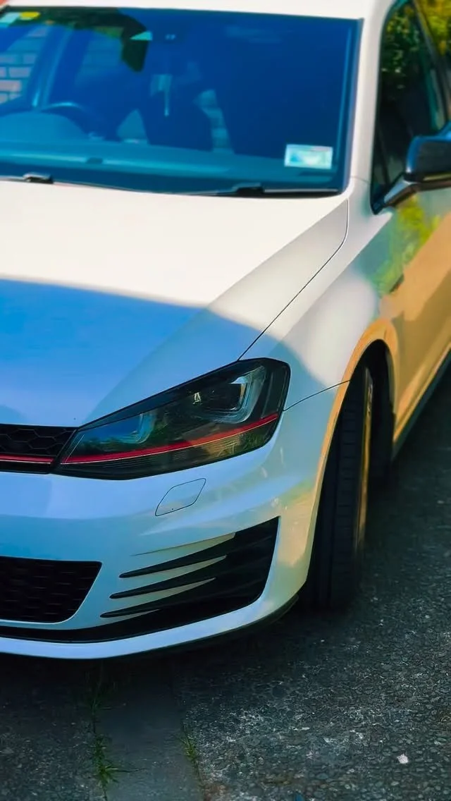 At first glance it’s just a white GTI… then you start spotting the details. TT wheels, headlight eyelids, that stance. Subtle but it hits hard. Proof that the small stuff makes a big difference.
#GTIGolf #VolkswagenNZ #AutoluxDetail #Pal