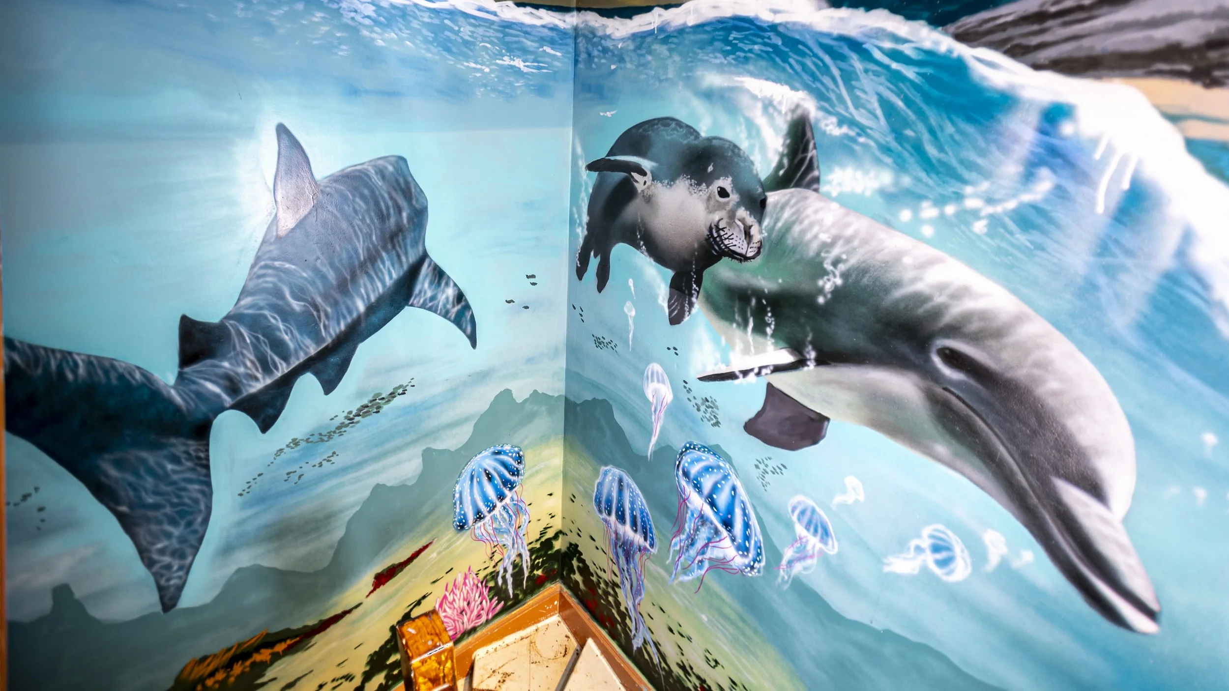 A stairwell mural in Bute featuring Scottish wildlife