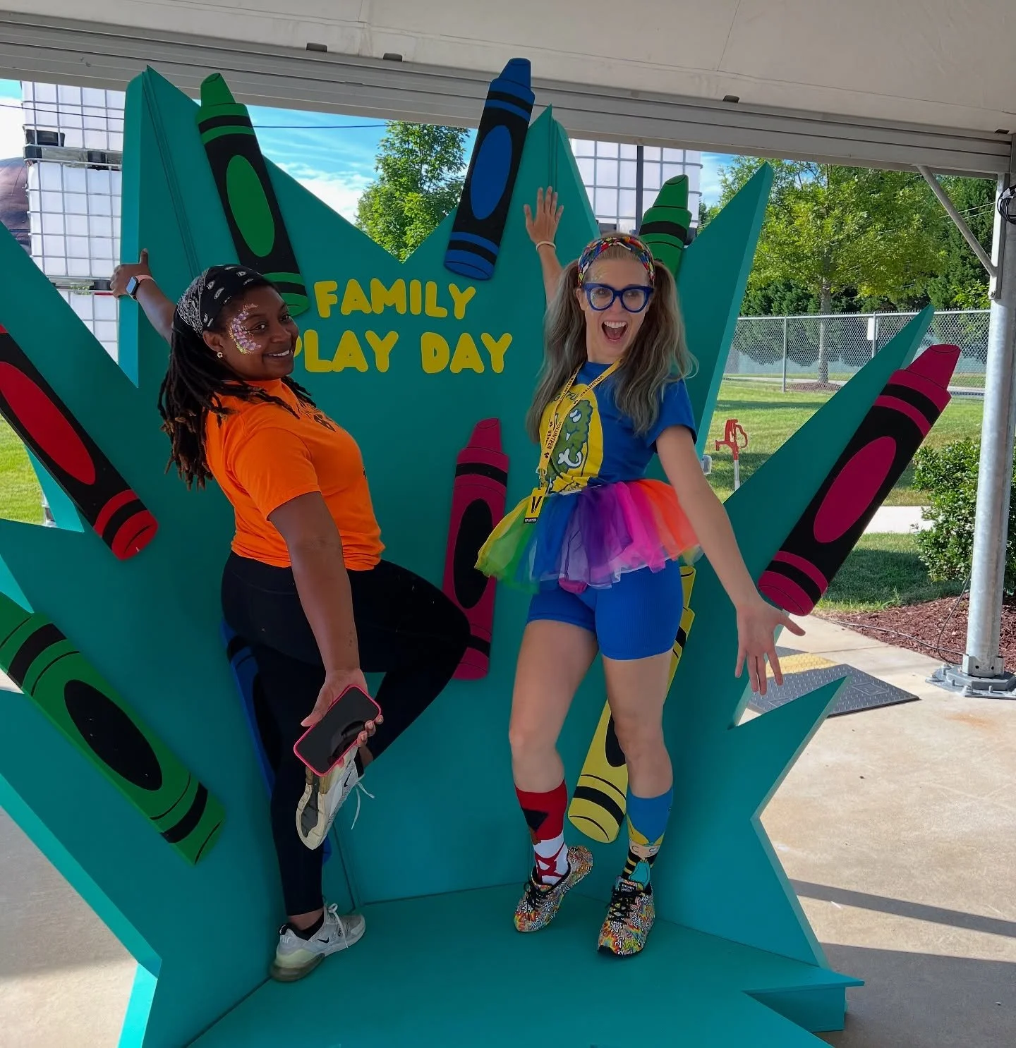 Thank you so much @brokencrayonstudio @playmorecharlotte and @blumestudiosclt for having us for Family Play Day 🫶🏽 We got Zero pictures 😭 but the line didn&rsquo;t stop and the families loved it 💜 this time next year for year 😘

#facepaint #face