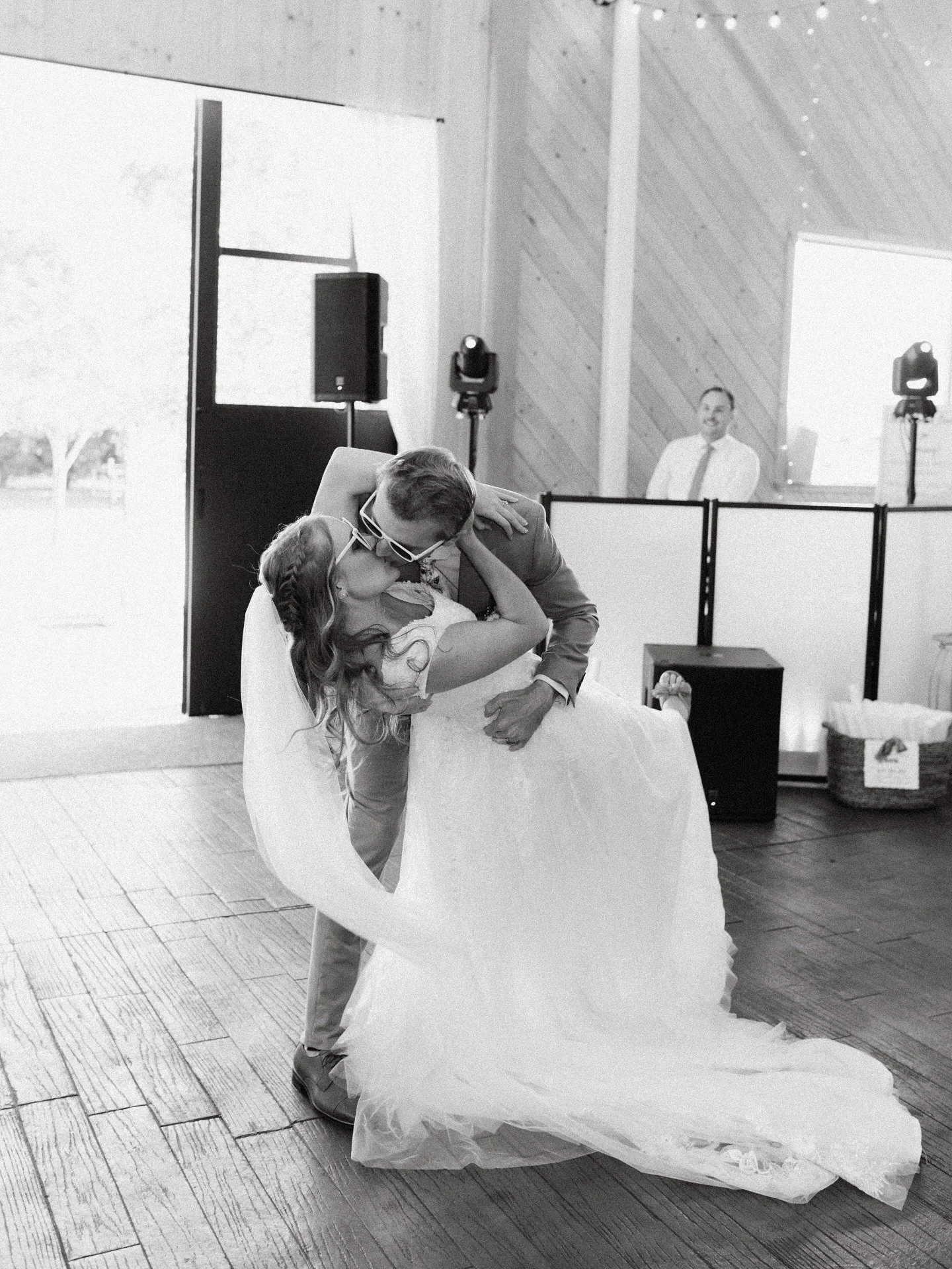 Bringing wedding dreams to life! 🪩 Congrats Mr. &amp; Mrs. Chaston! 🎉

Venue: @oakhillsutah 
Photographer: @abigailleannephoto 
DJ: @elevateevents.ut

#wedding #firstdance #dj #weddingdj #utah #dancefloor #weddinginspo